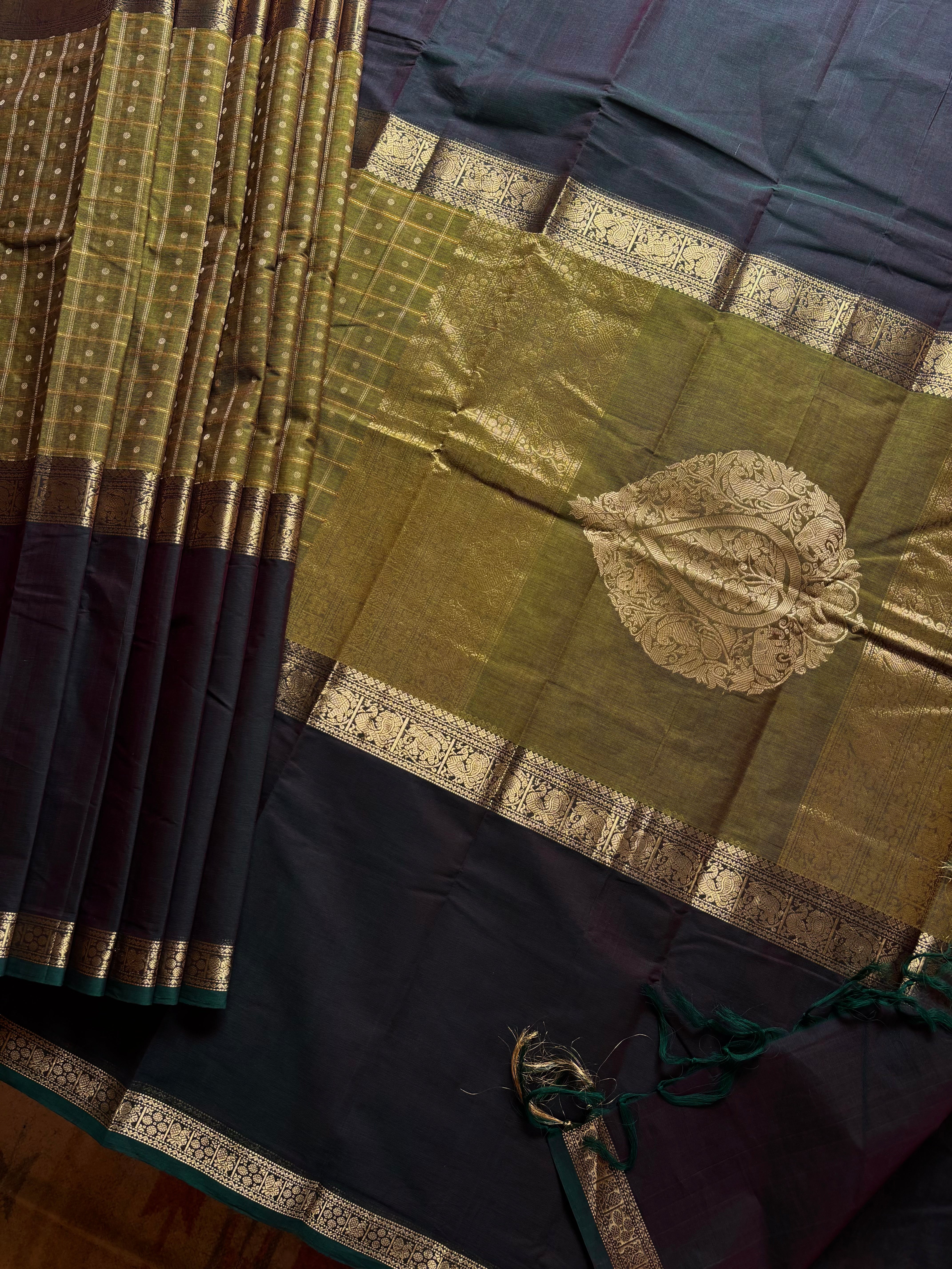 Handwoven Yellowish Green Cotton Kanchipuram Saree