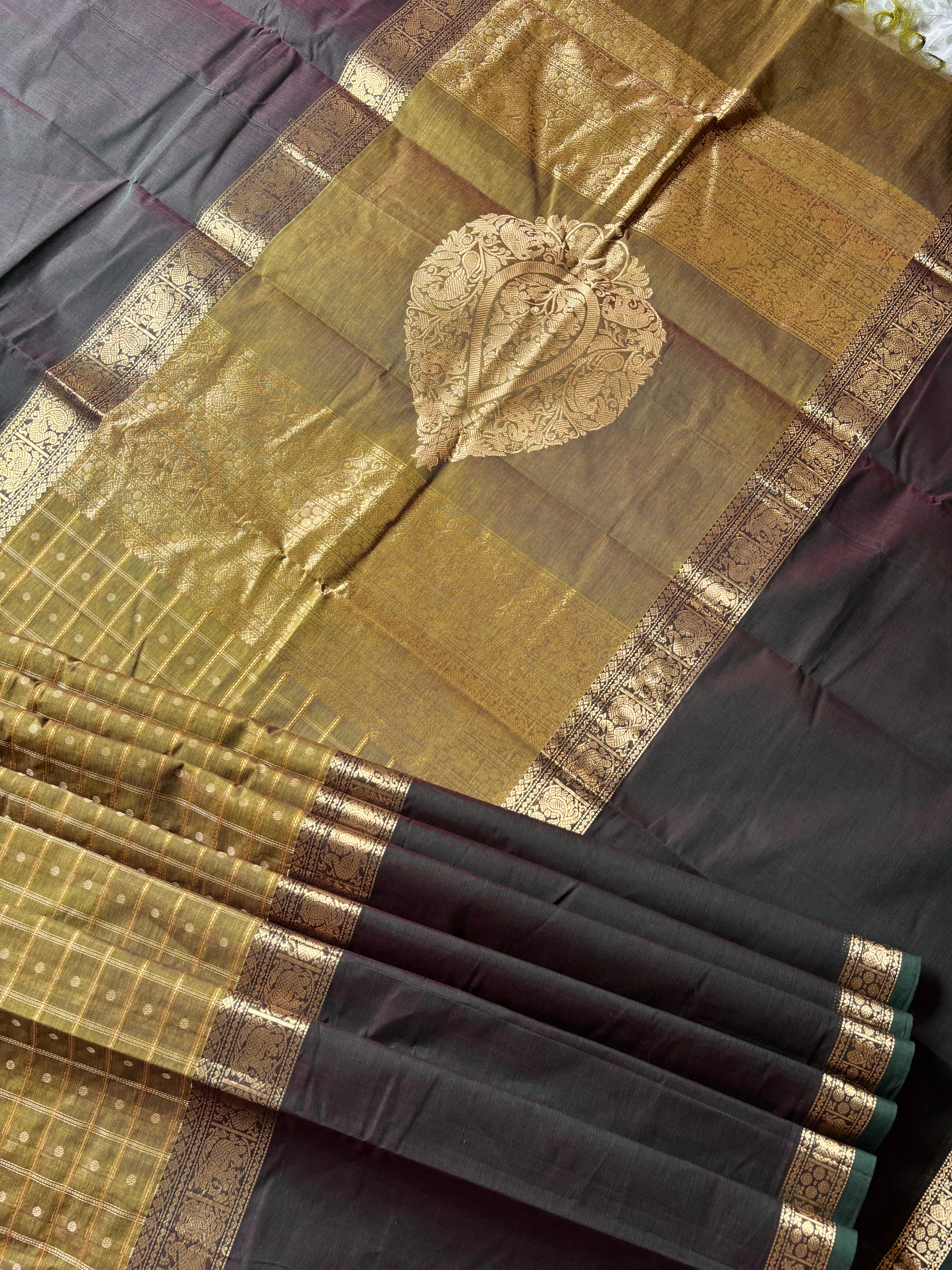 Handwoven Yellowish Green Cotton Kanchipuram Saree
