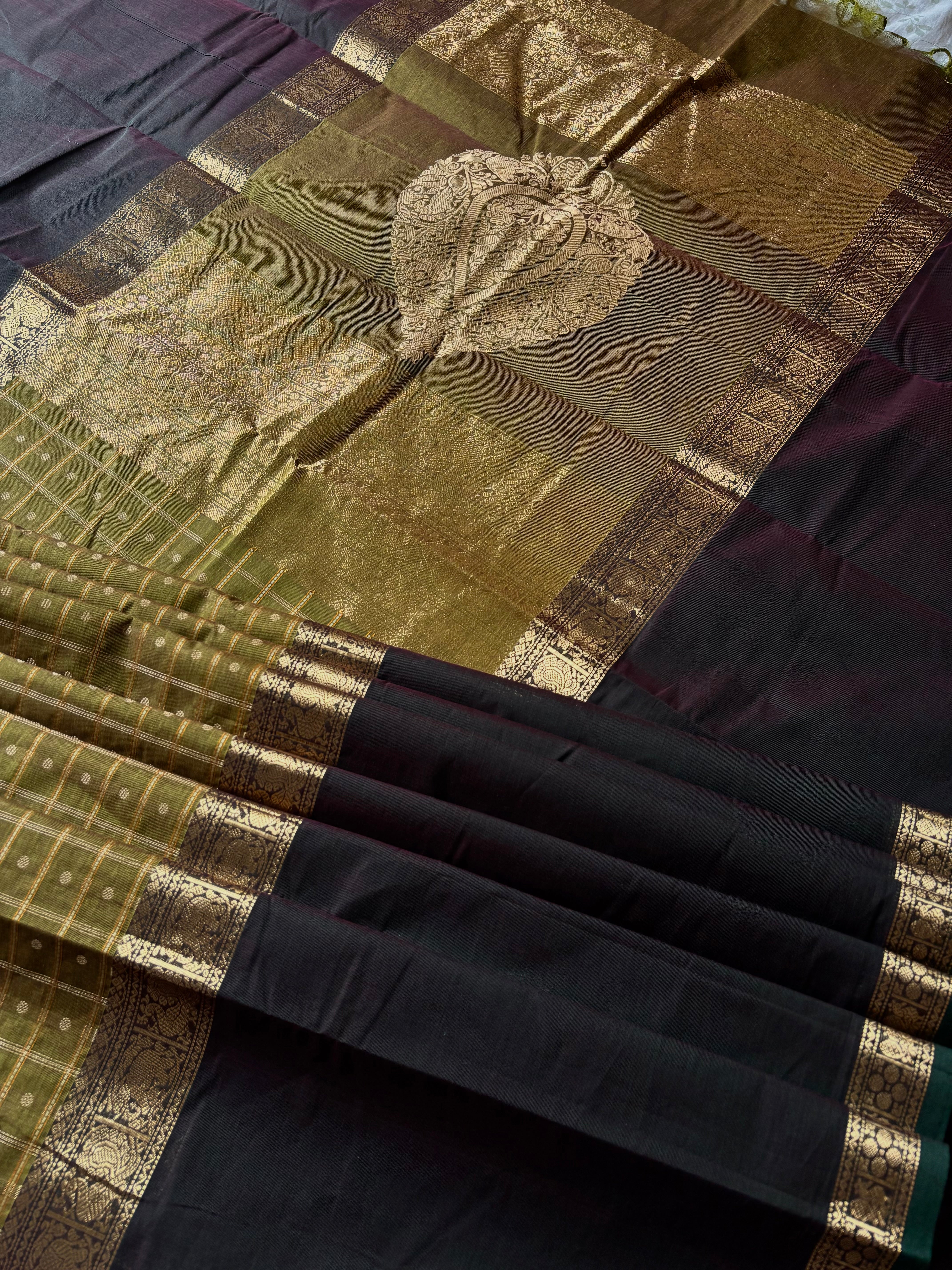 Handwoven Yellowish Green Cotton Kanchipuram Saree