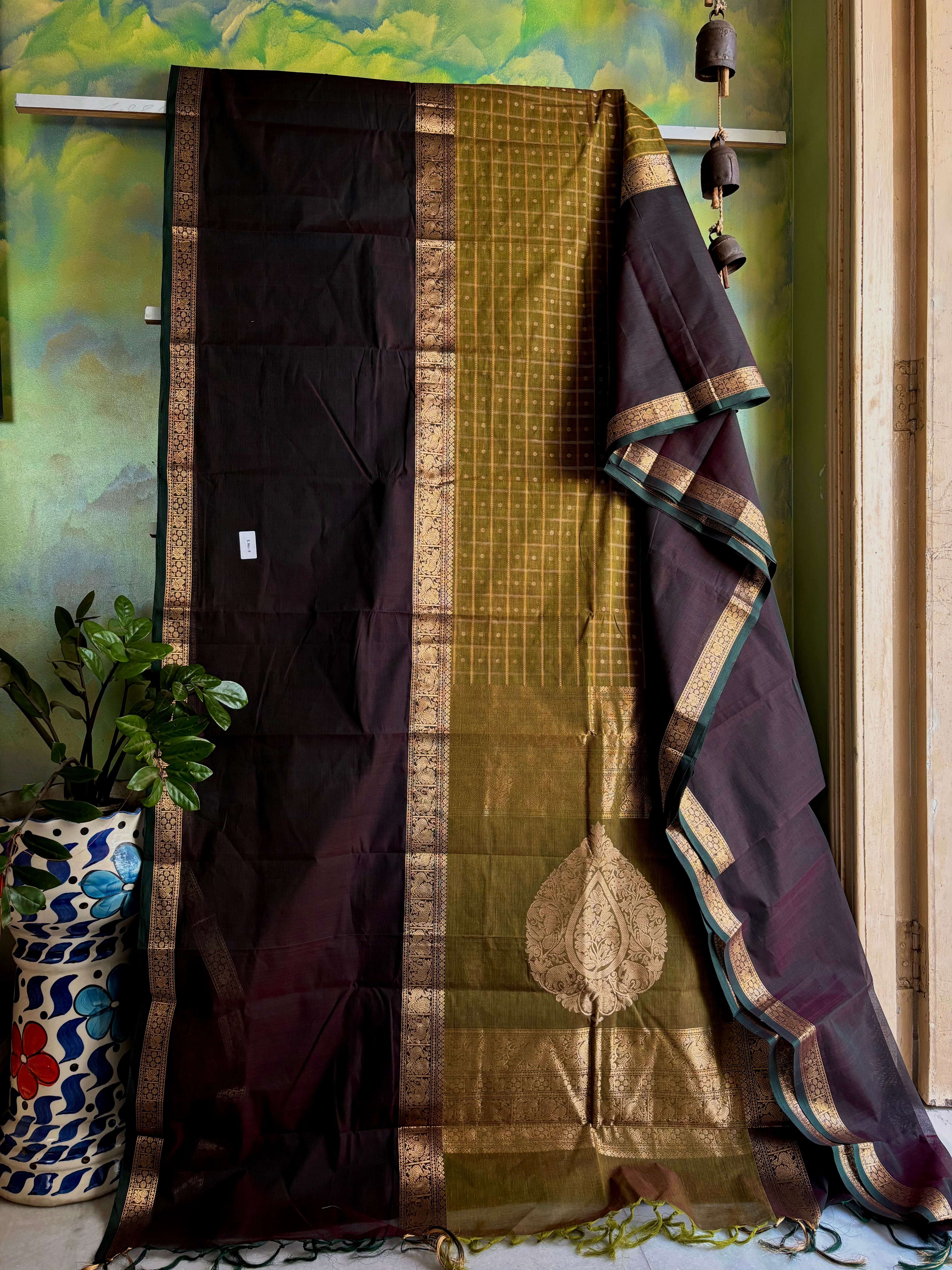 Handwoven Yellowish Green Cotton Kanchipuram Saree