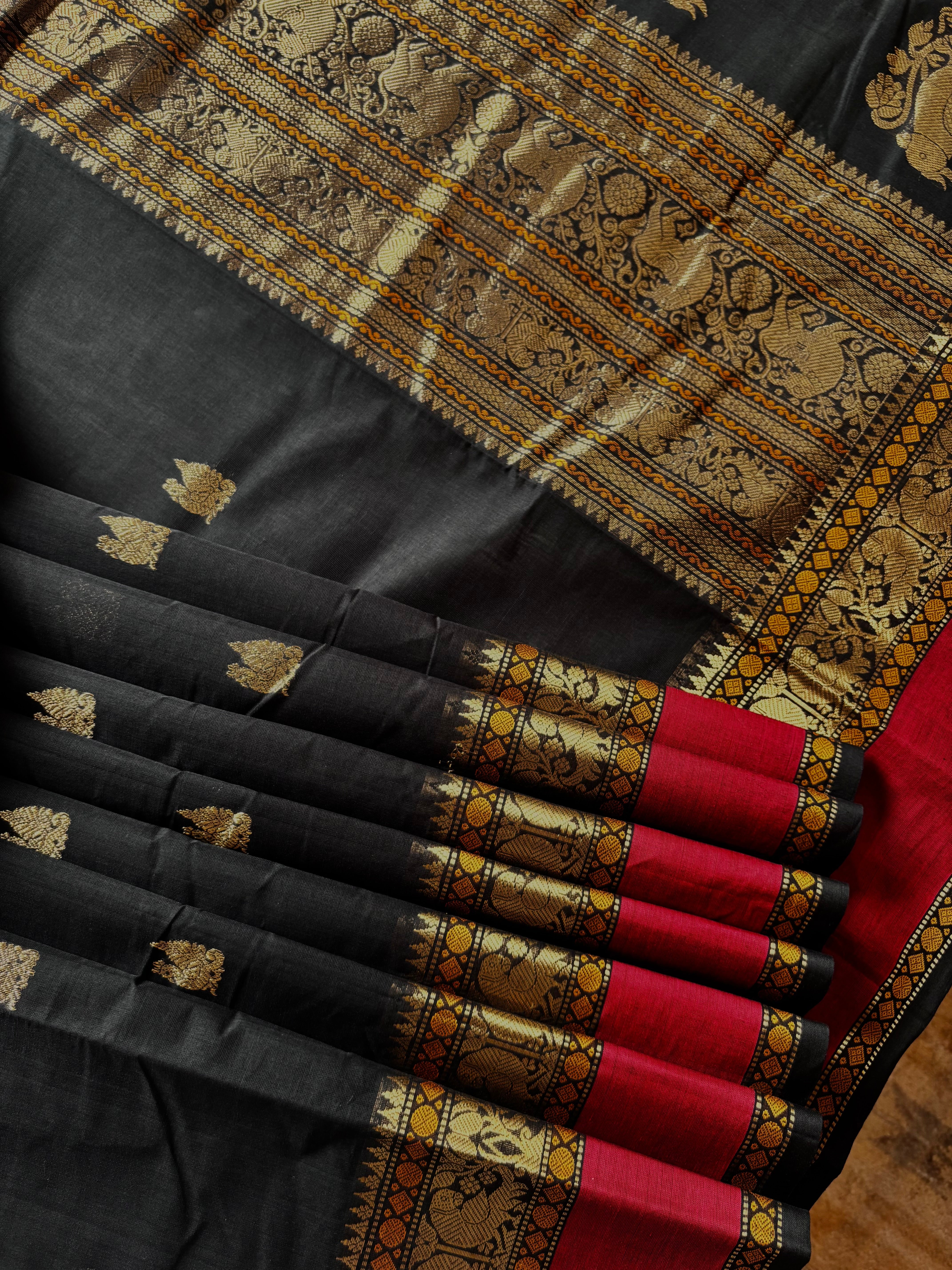 Handwoven Black Maroon Cotton Kanchipuram Saree
