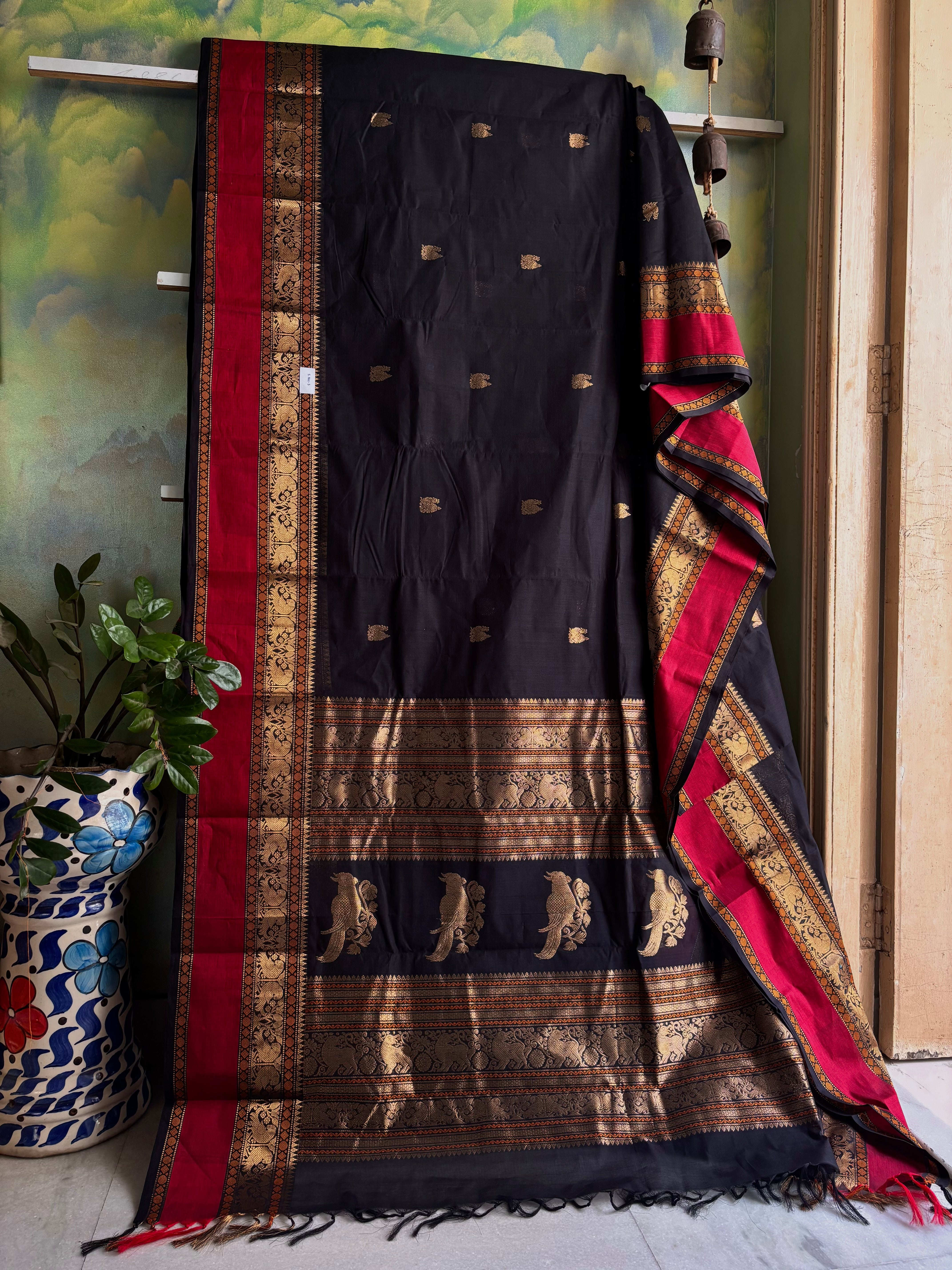 Handwoven Black Maroon Cotton Kanchipuram Saree