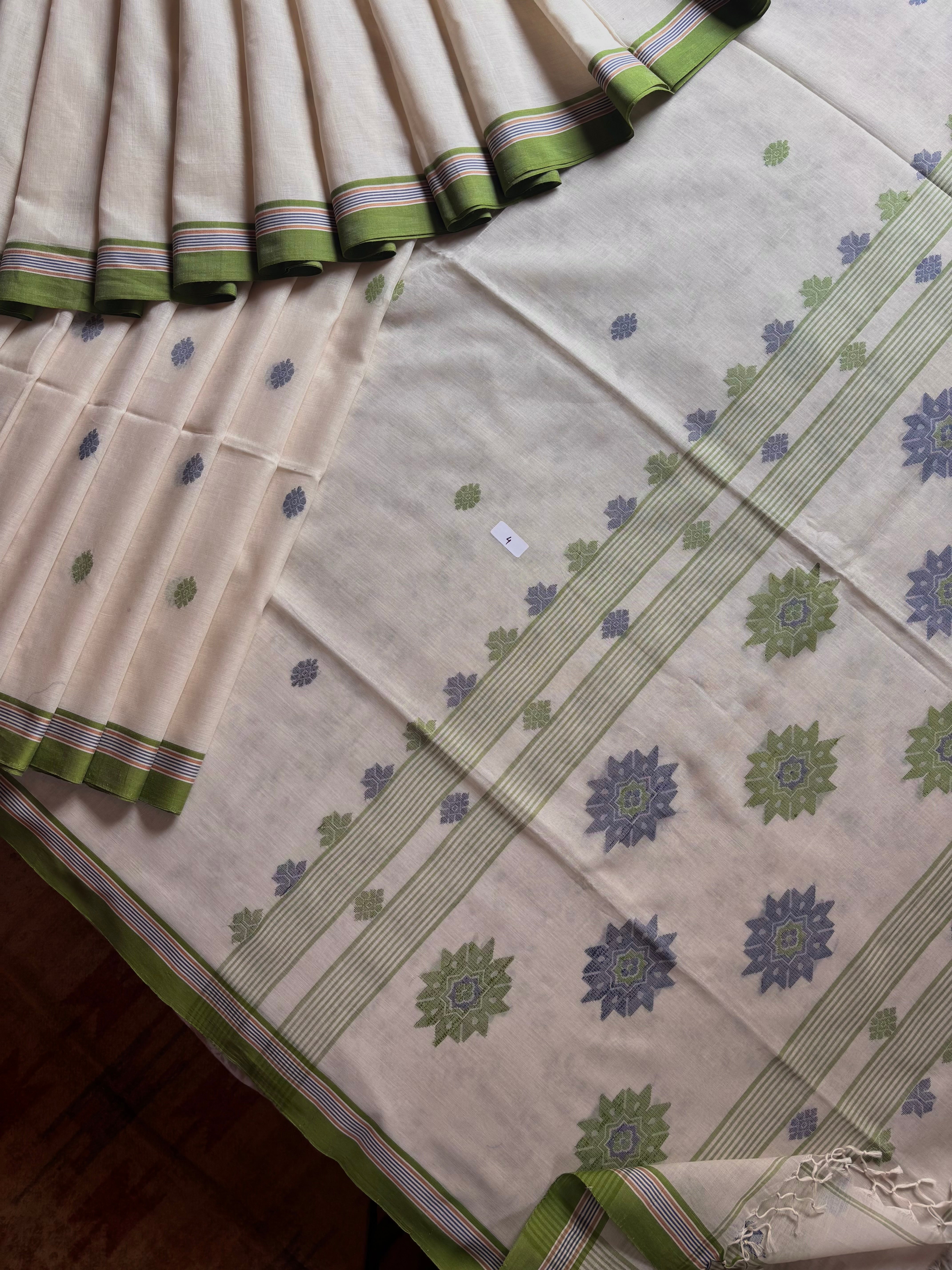Handwoven Offwhite Colour Cotton Jamdani Saree