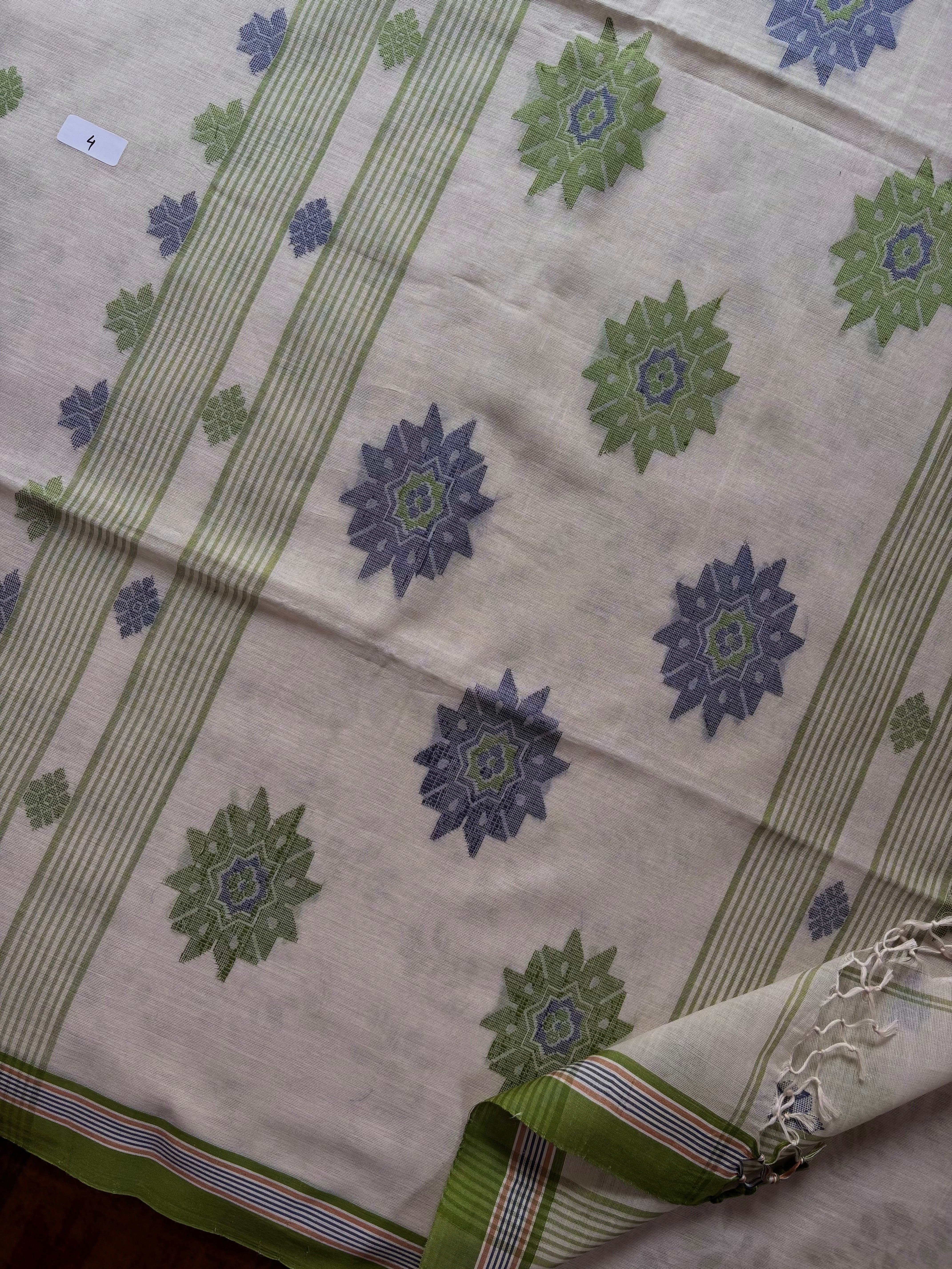 Handwoven Offwhite Colour Cotton Jamdani Saree
