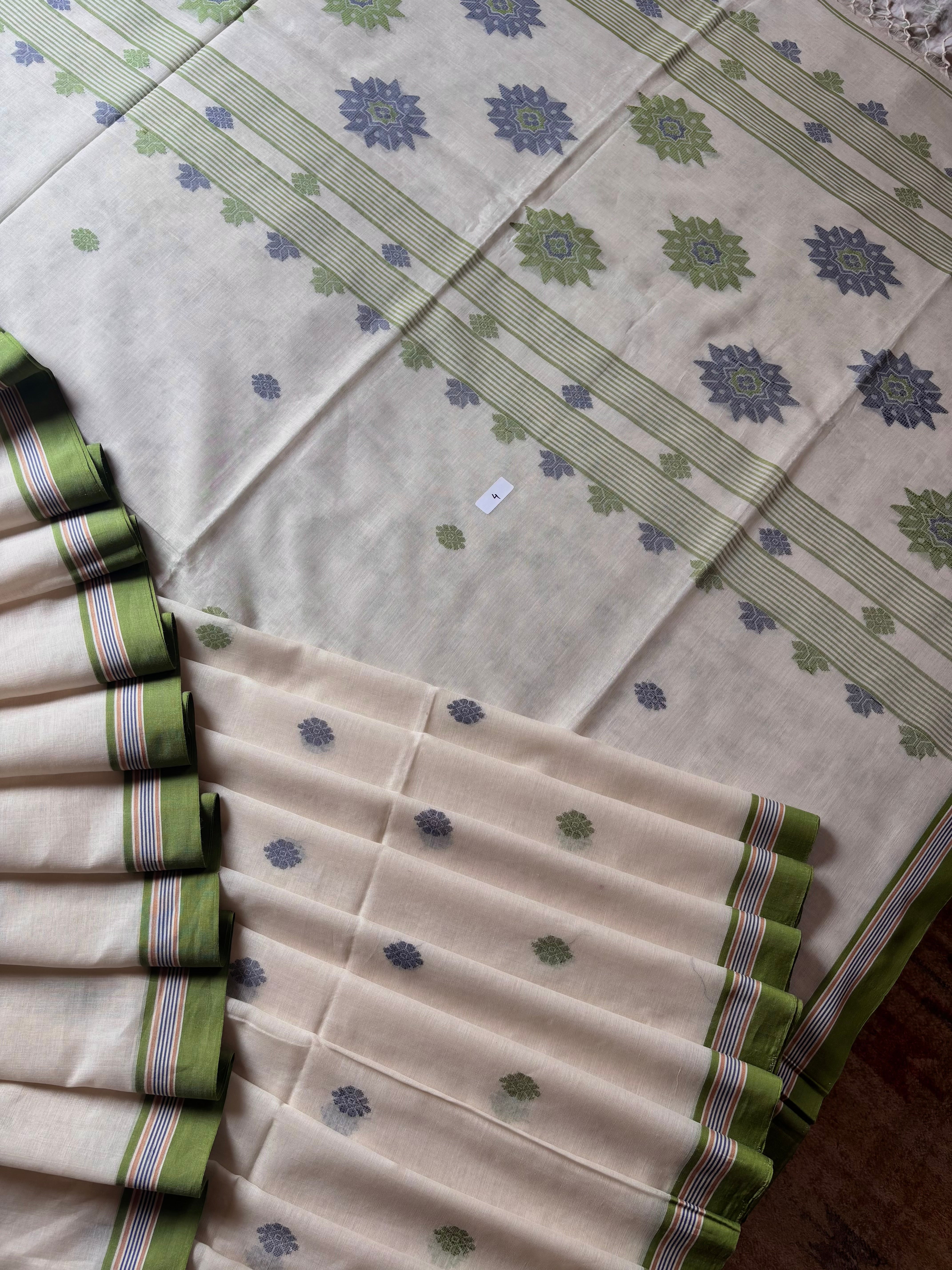 Handwoven Offwhite Colour Cotton Jamdani Saree