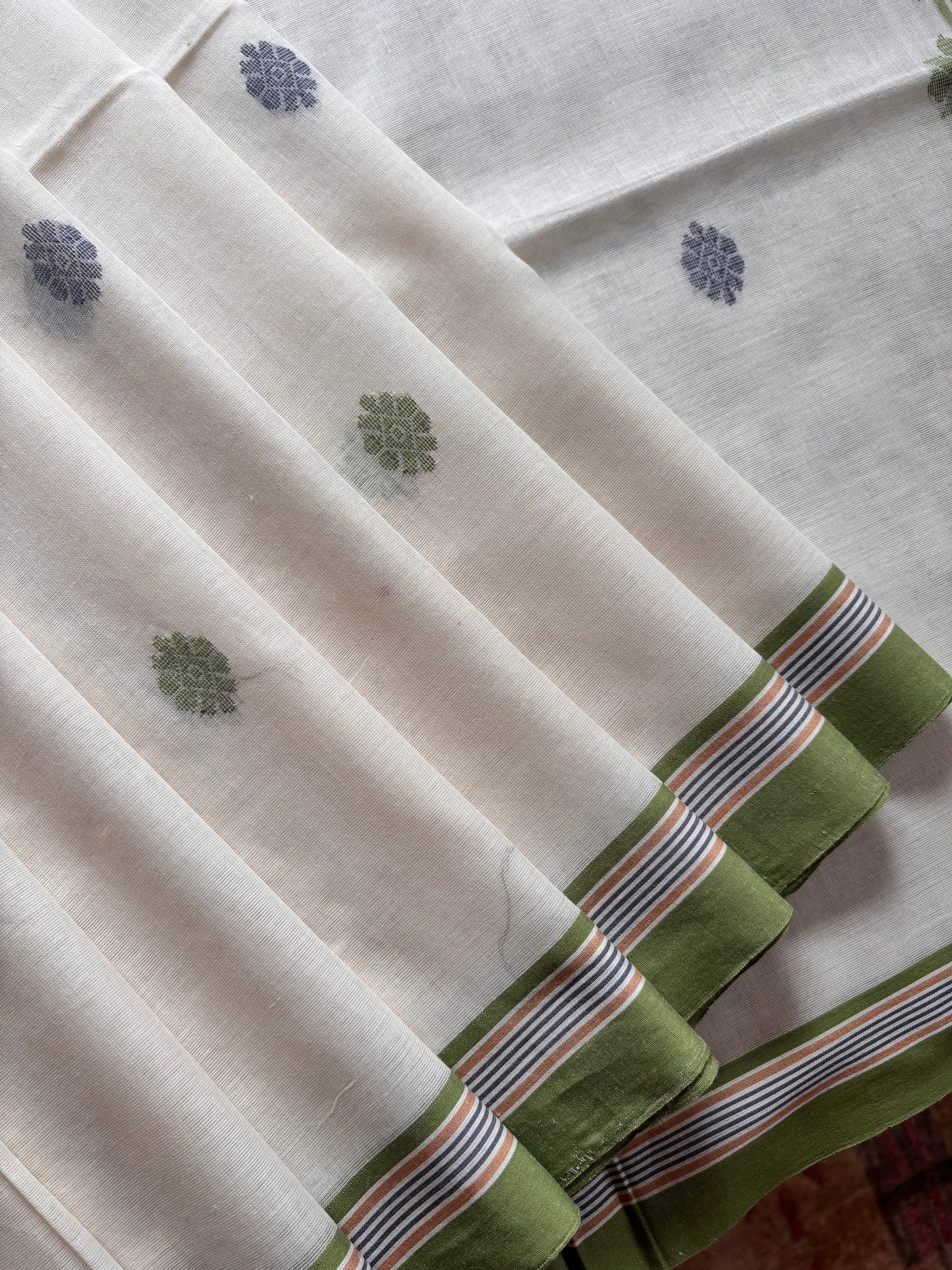 Handwoven Offwhite Colour Cotton Jamdani Saree