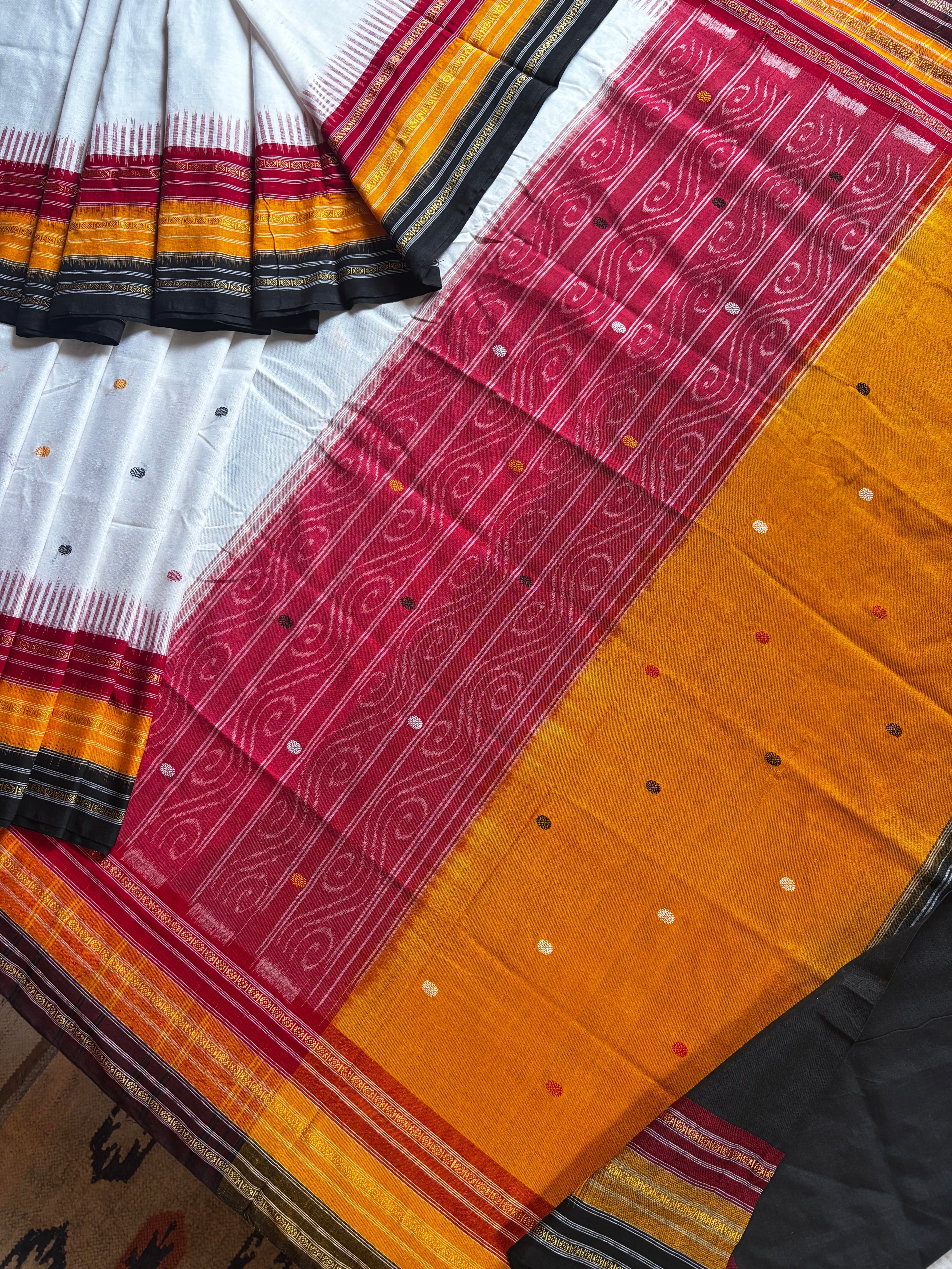 Handwoven White Colour Cotton Kathifera Odisha Ikkat Saree