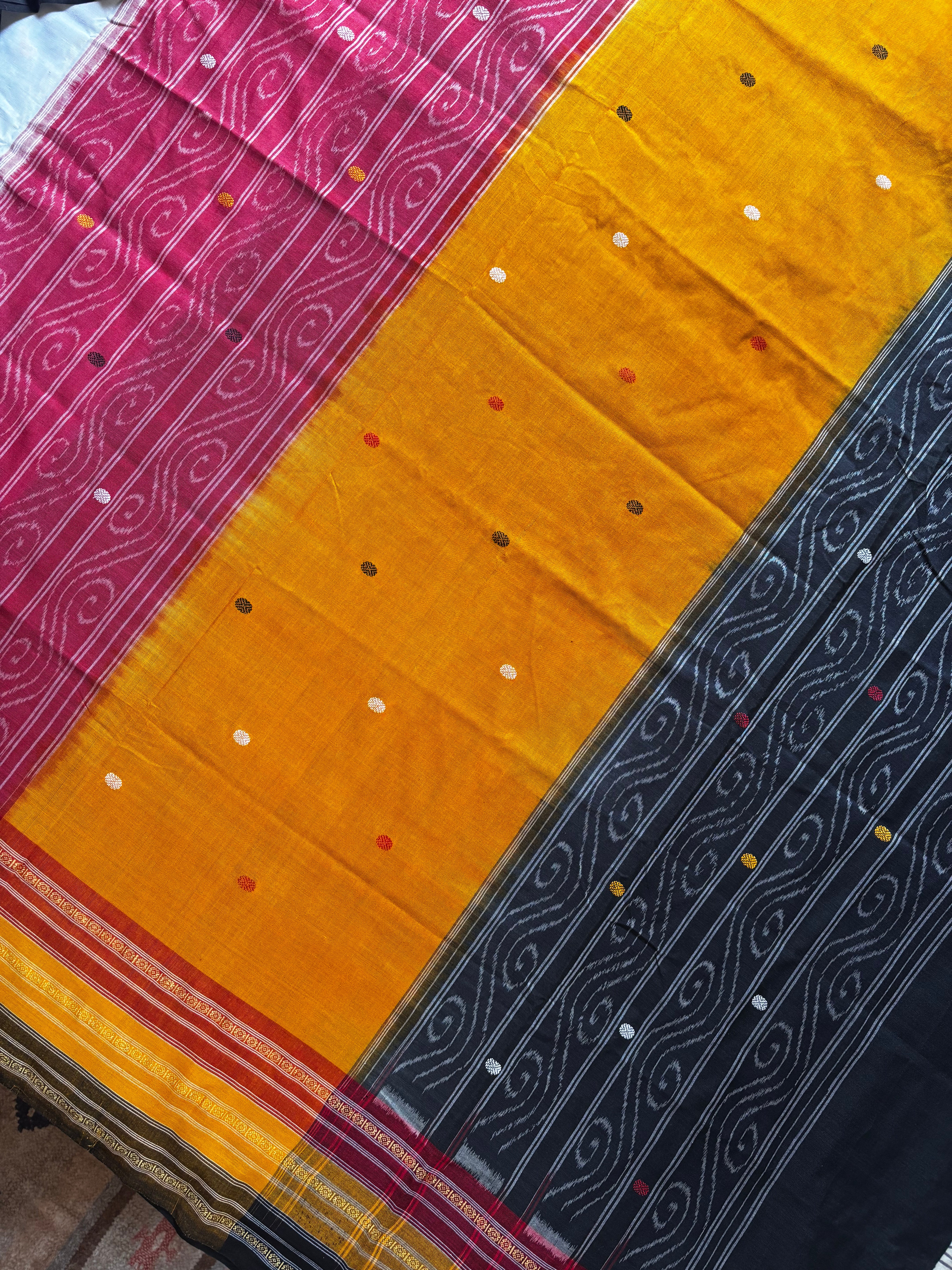 Handwoven White Colour Cotton Kathifera Odisha Ikkat Saree