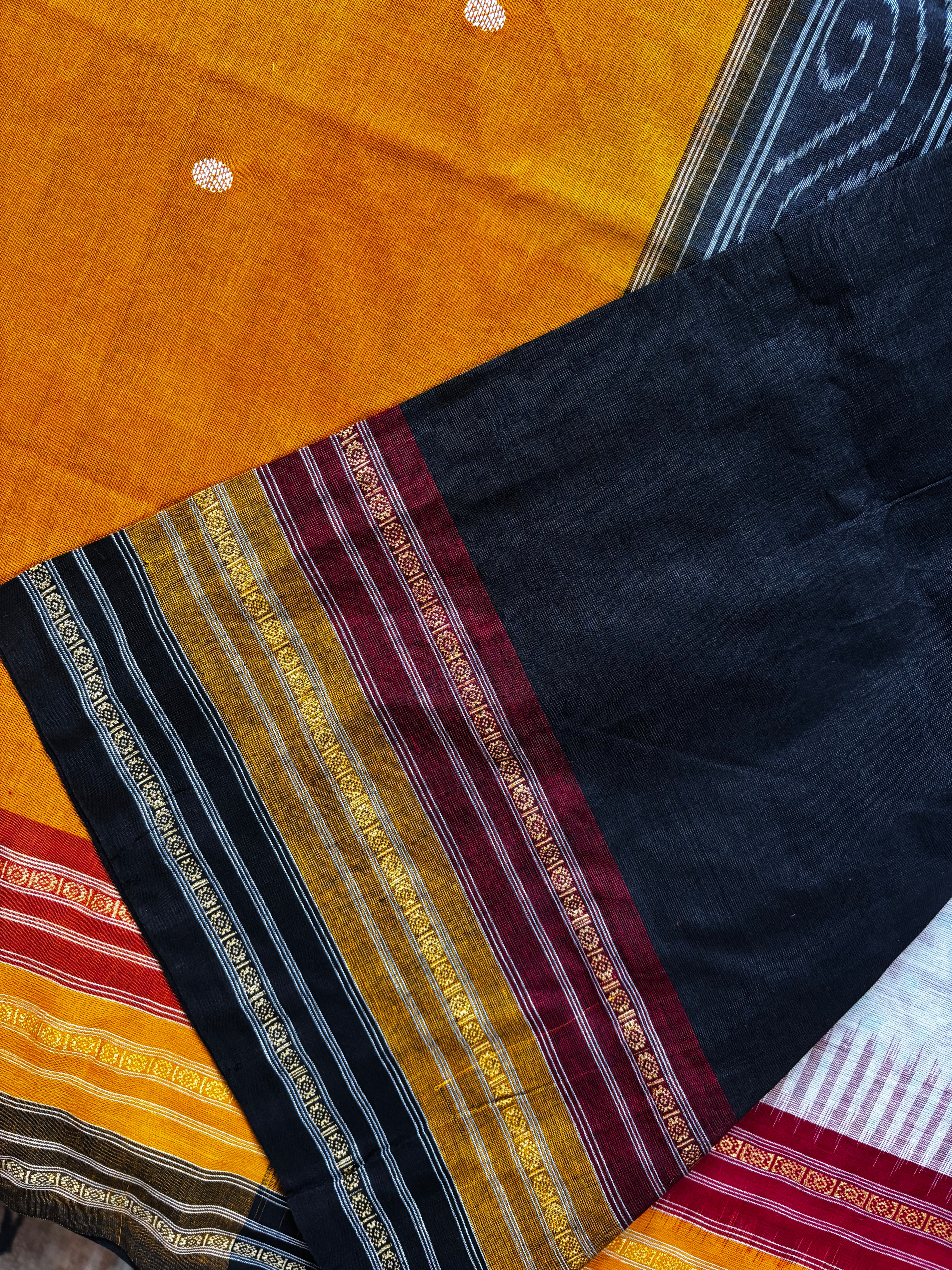Handwoven White Colour Cotton Kathifera Odisha Ikkat Saree