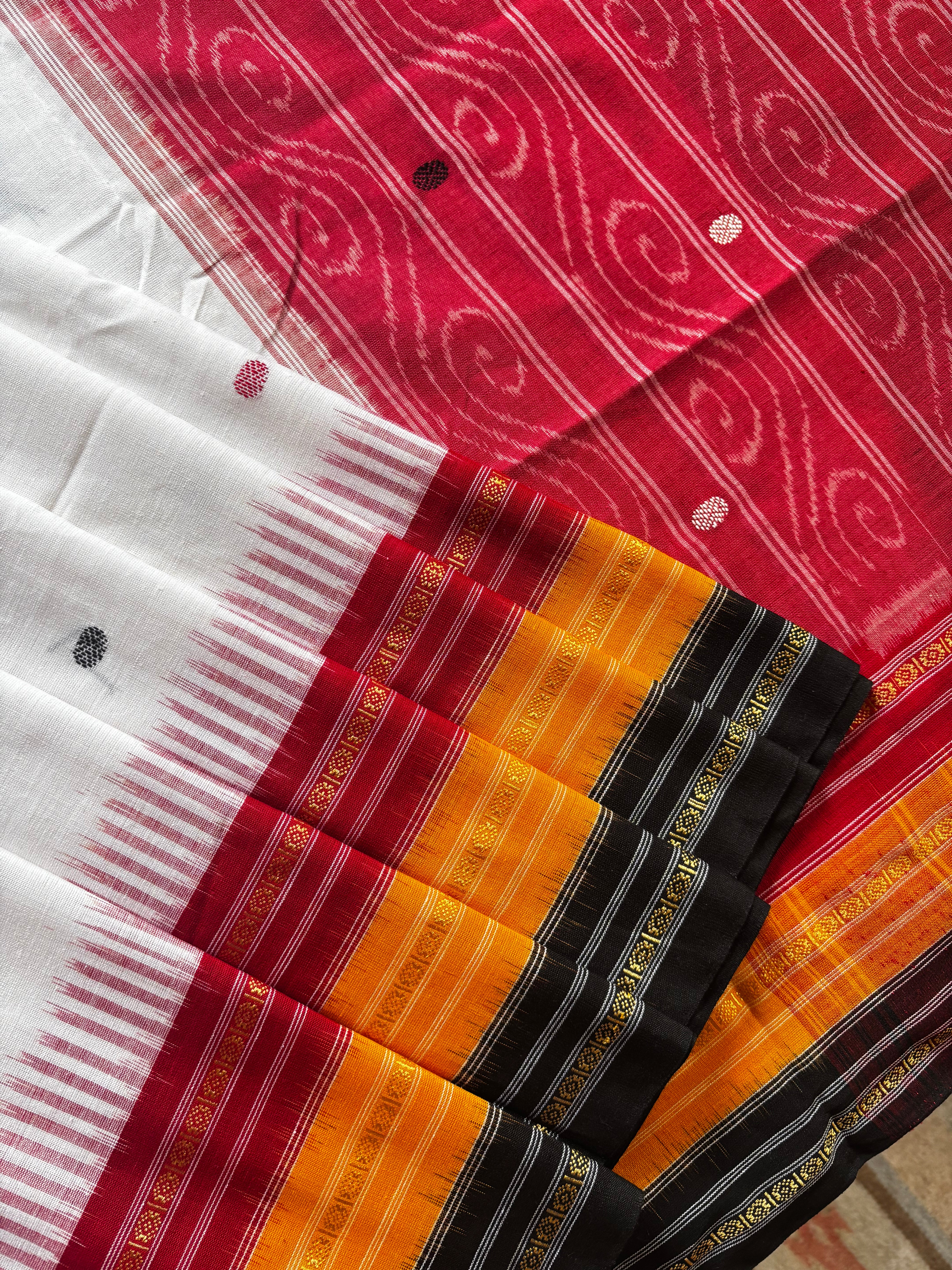 Handwoven White Colour Cotton Kathifera Odisha Ikkat Saree