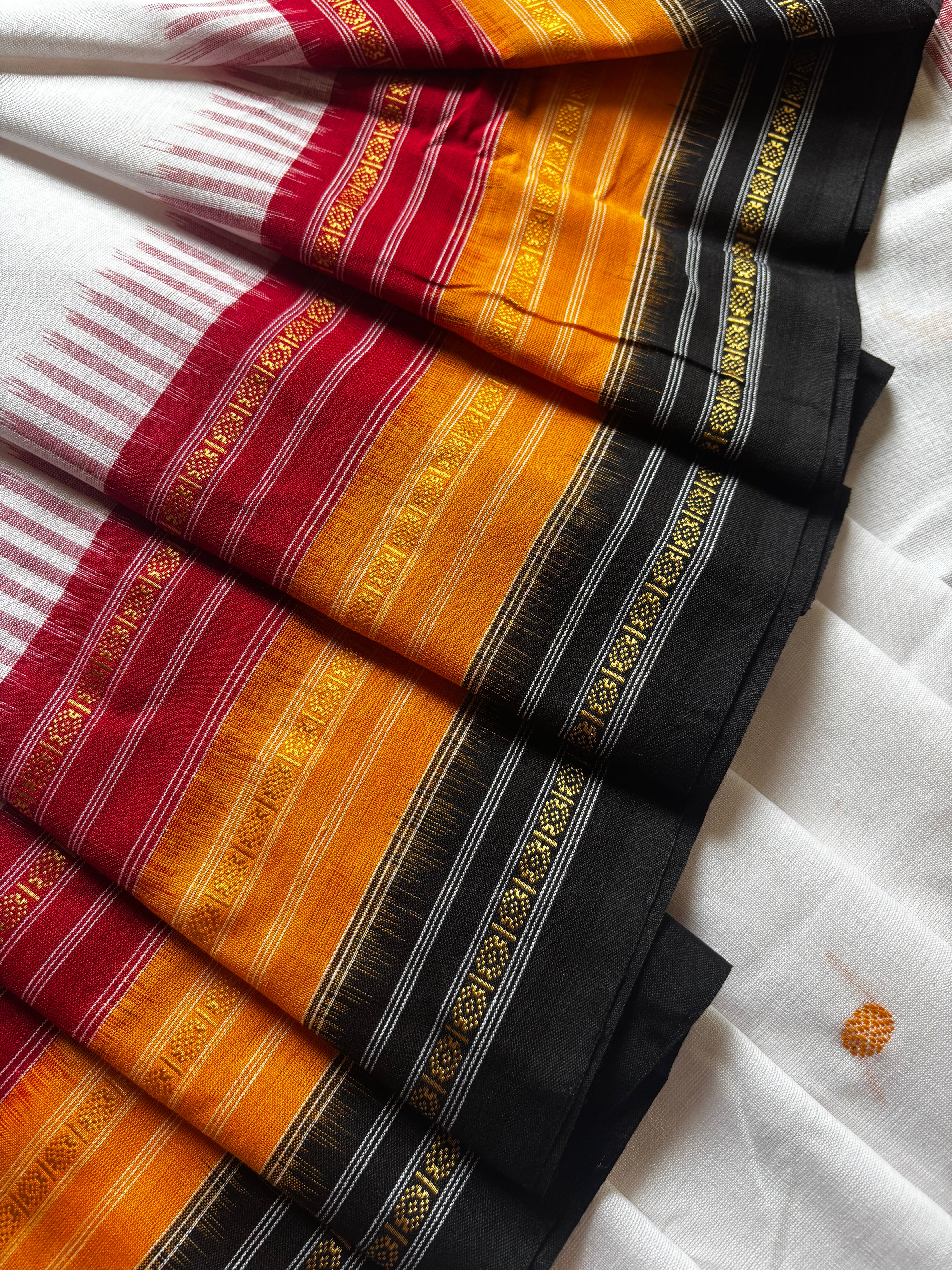 Handwoven White Colour Cotton Kathifera Odisha Ikkat Saree
