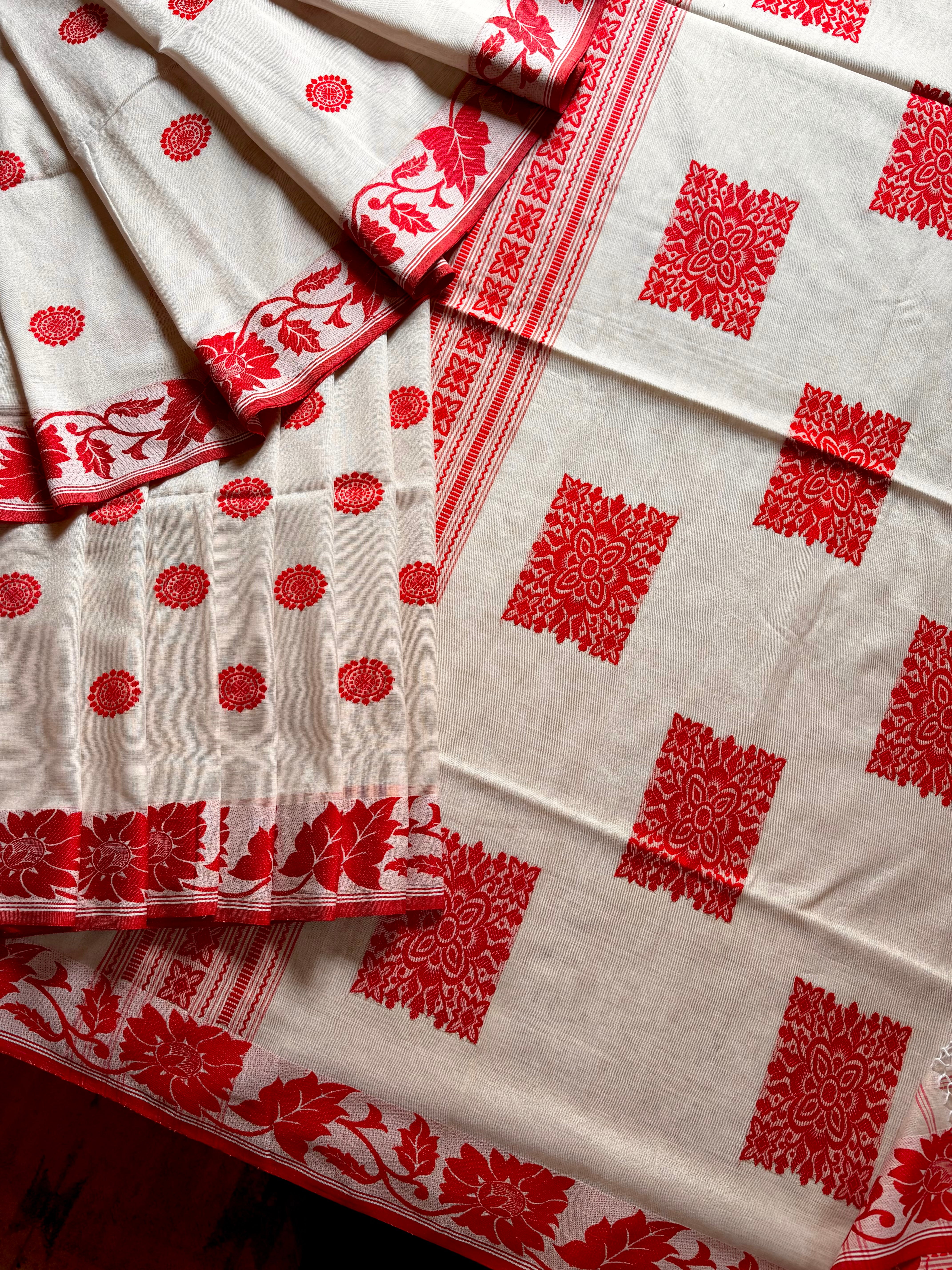 Handwoven Dusty White Red Phulia Cotton Saree