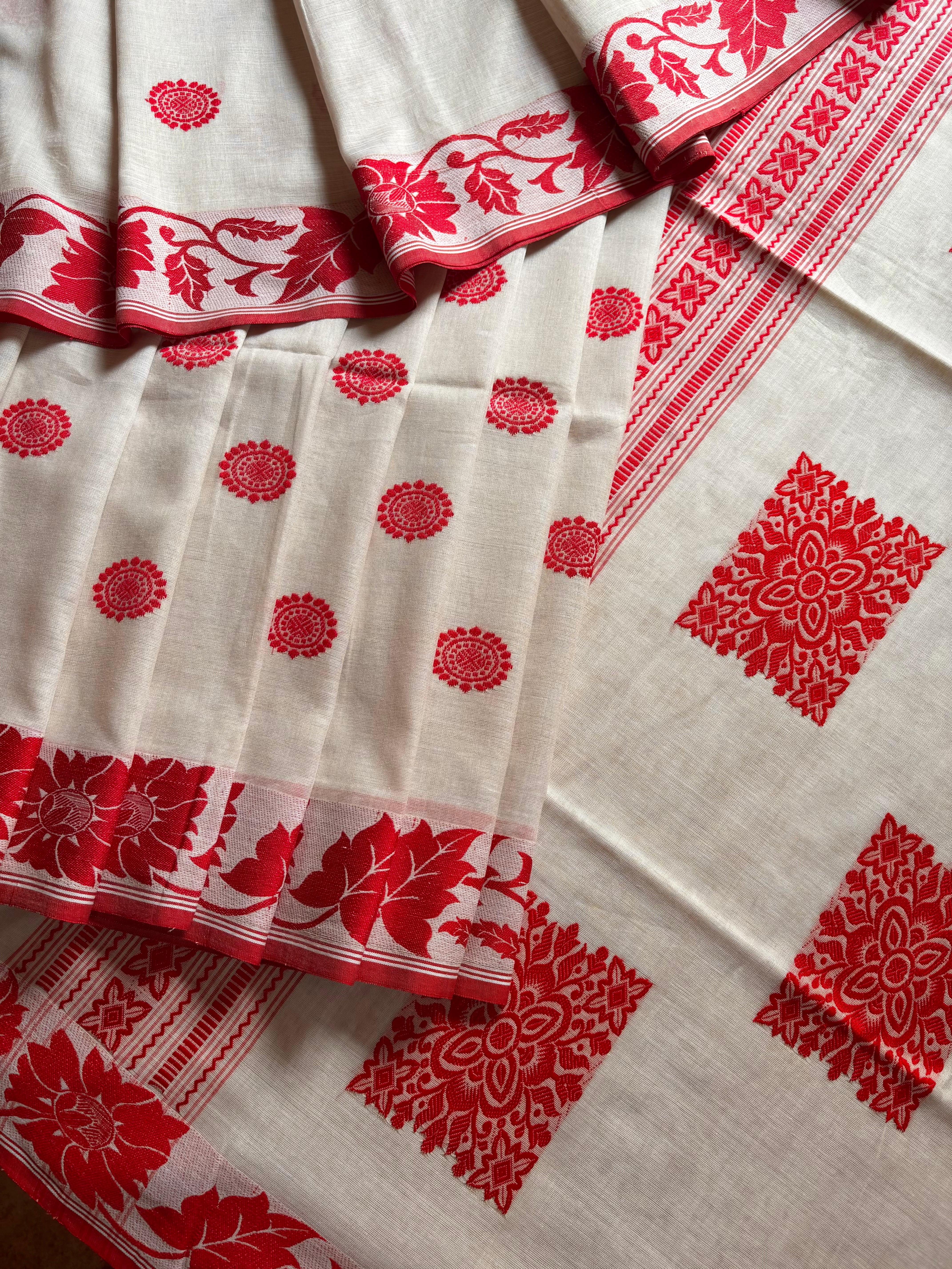 Handwoven Dusty White Red Phulia Cotton Saree