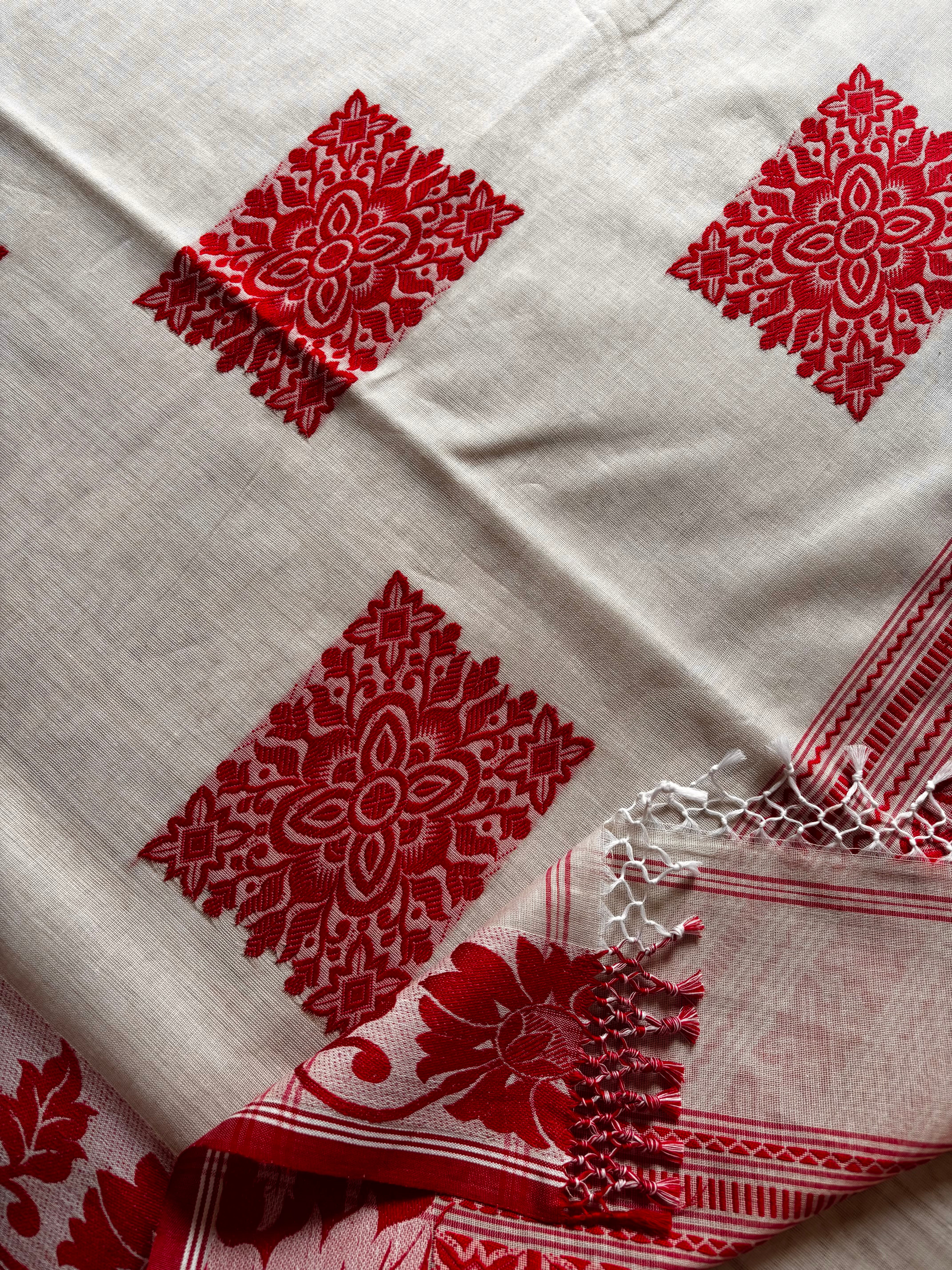 Handwoven Dusty White Red Phulia Cotton Saree