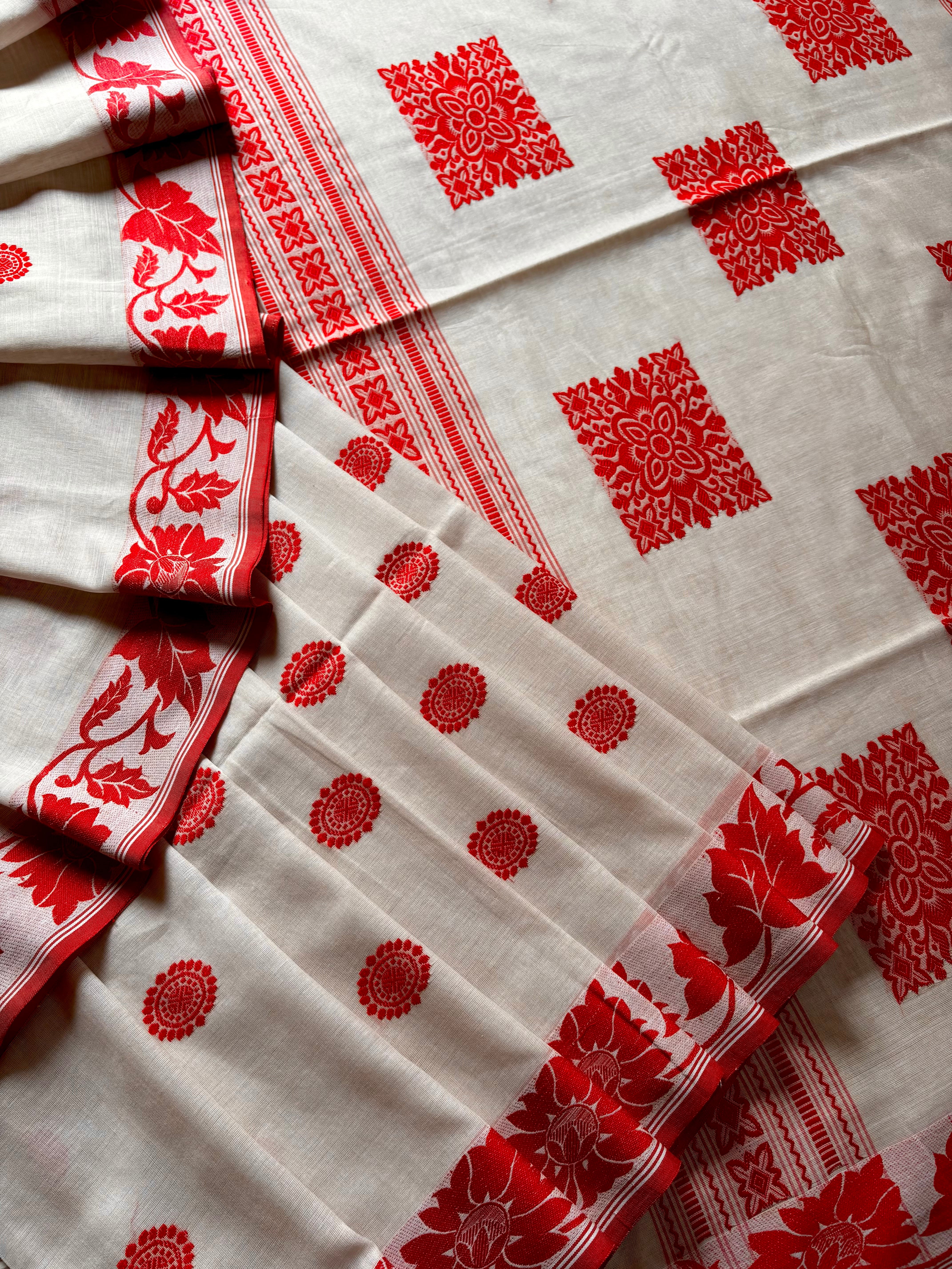 Handwoven Dusty White Red Phulia Cotton Saree