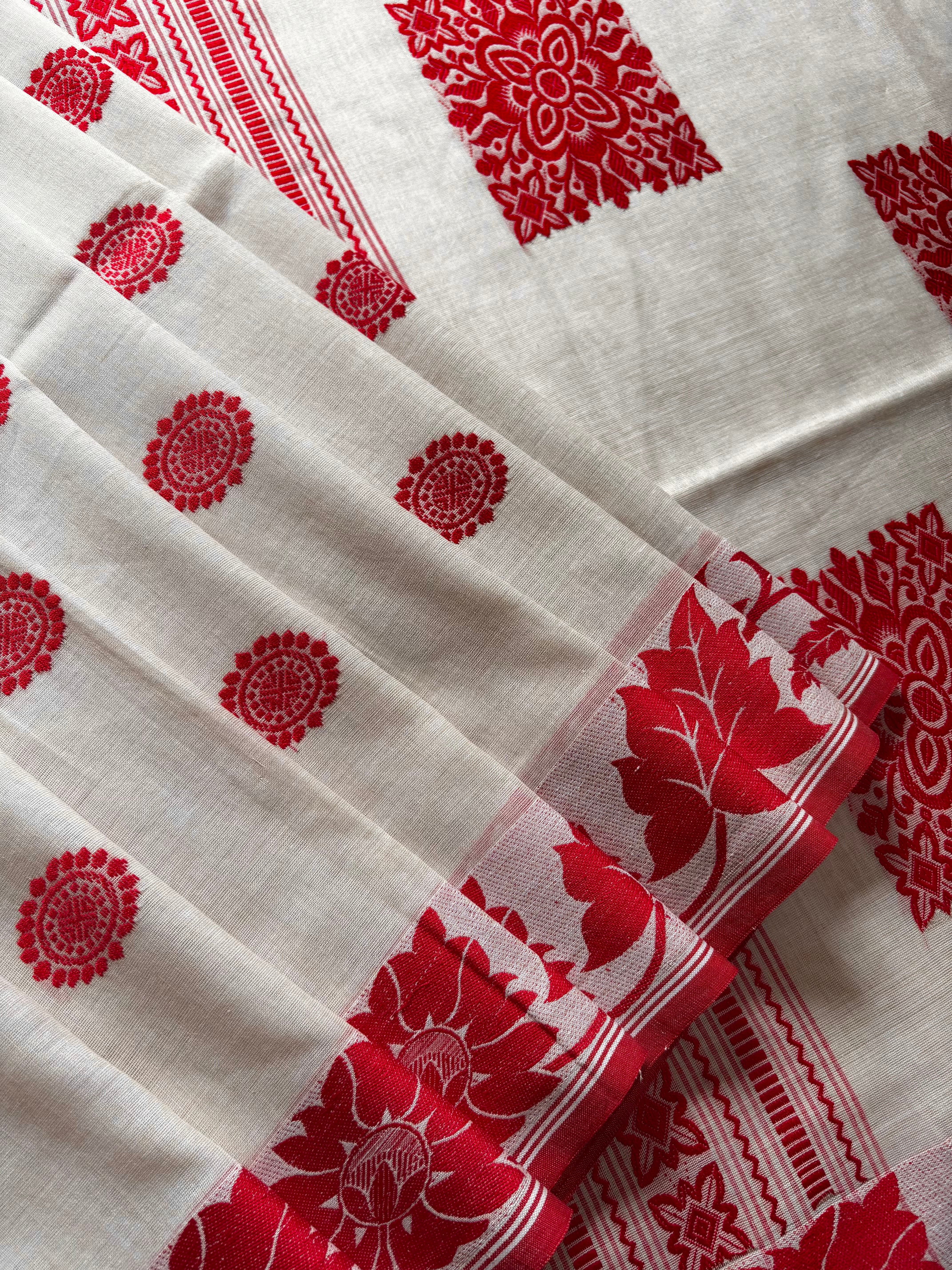 Handwoven Dusty White Red Phulia Cotton Saree