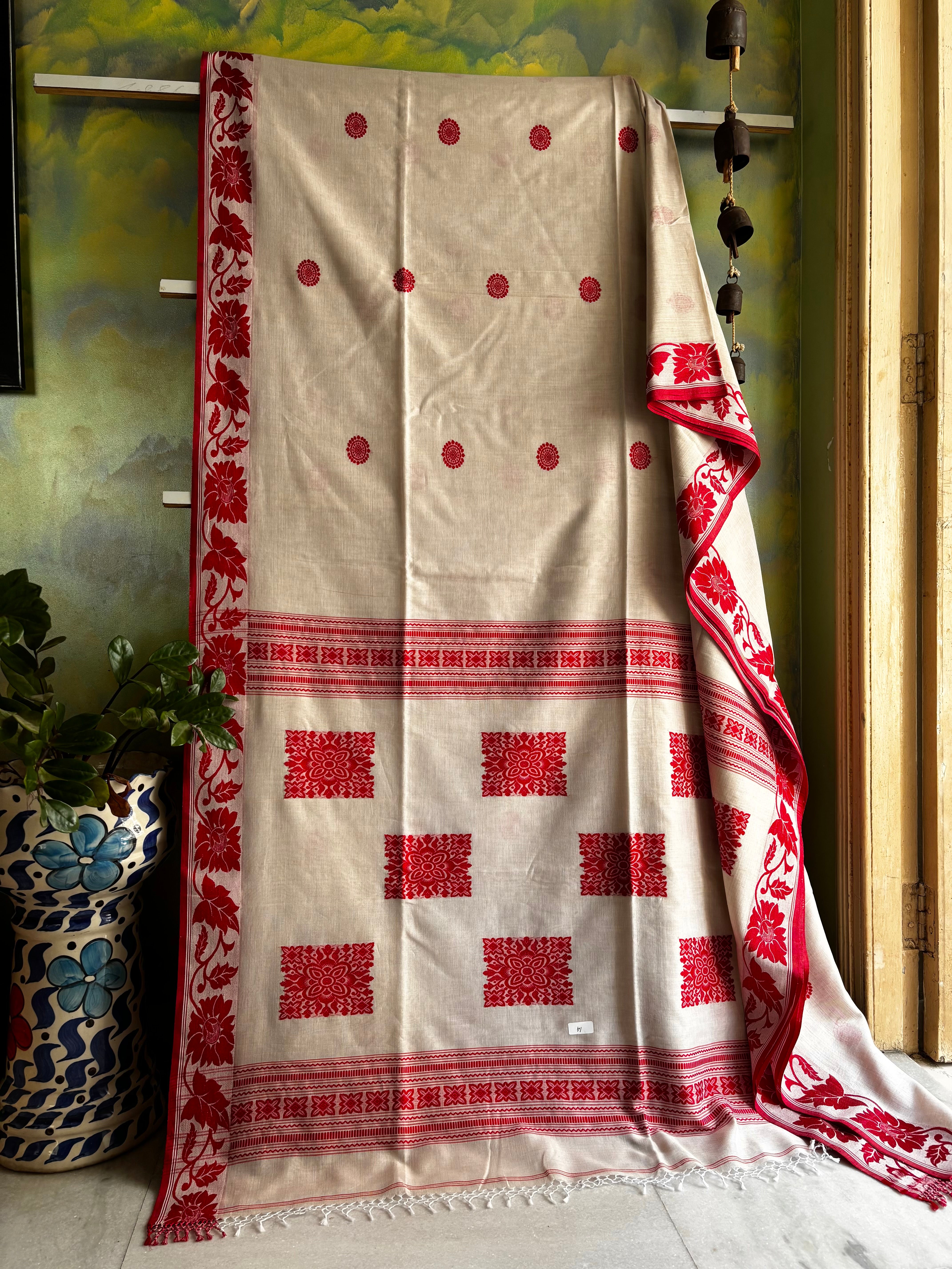 Handwoven Dusty White Red Phulia Cotton Saree