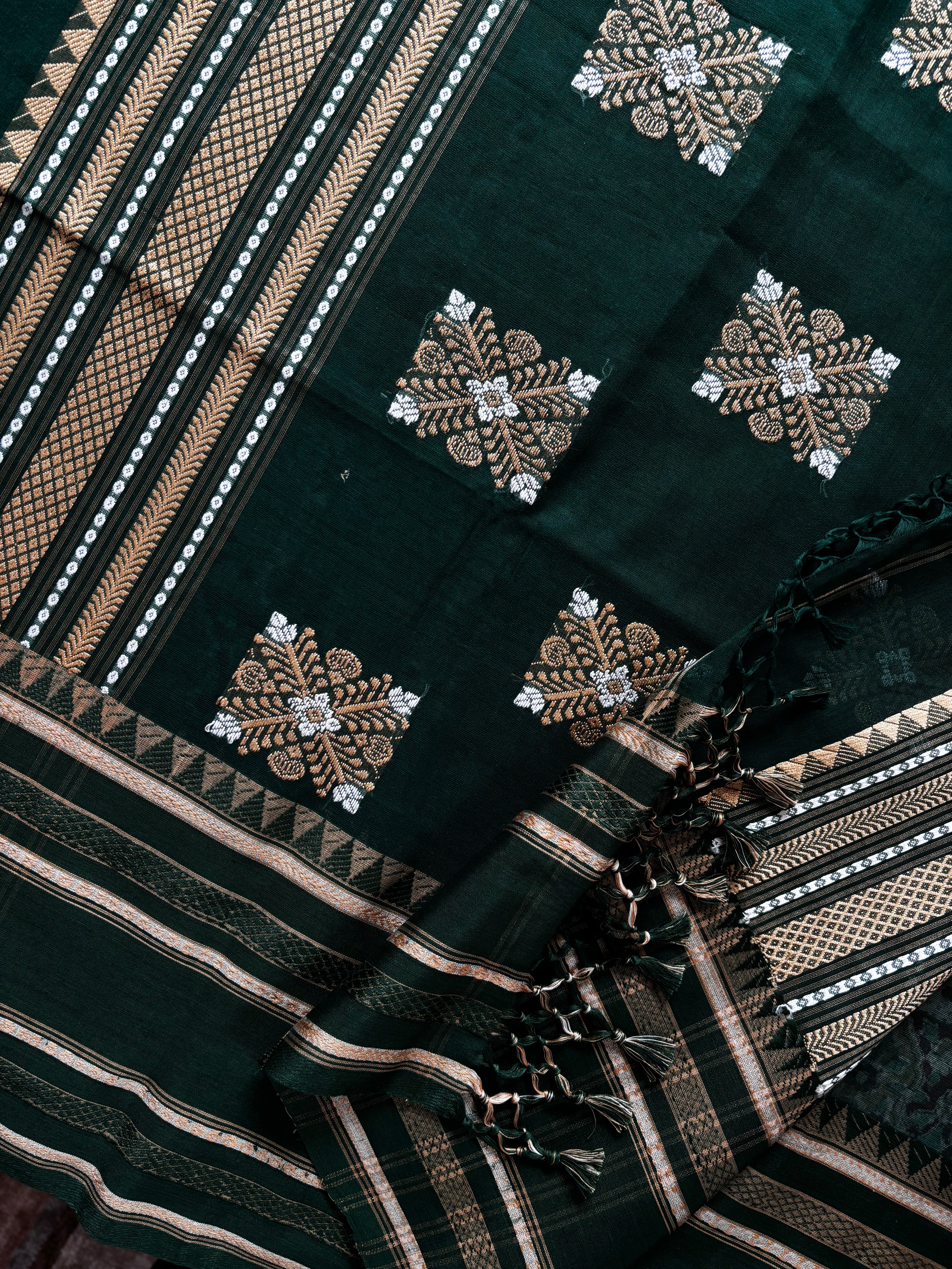Handwoven Bottle Green Colour Phulia Cotton Saree