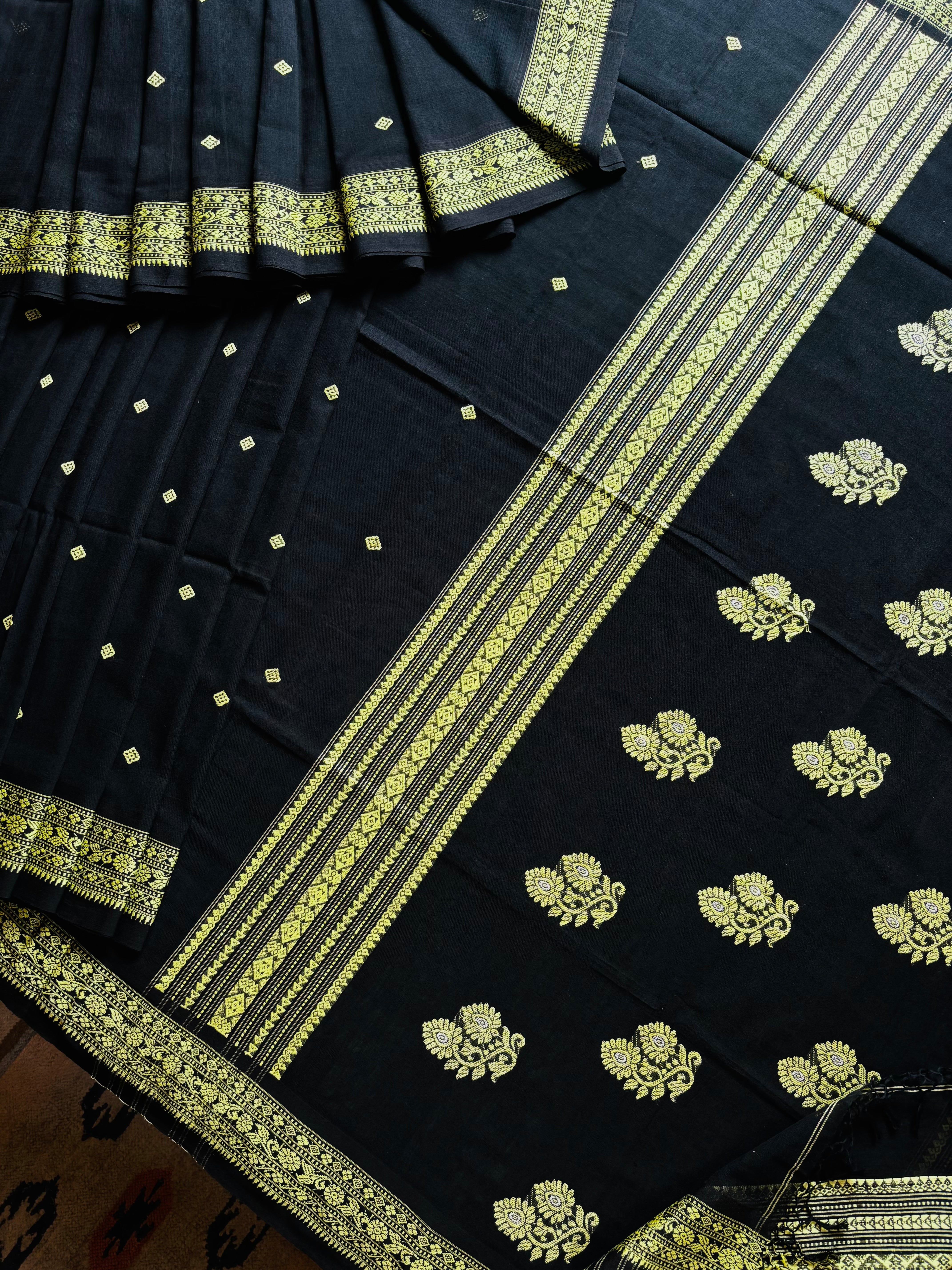 Handwoven Black Colour Phulia Cotton Saree