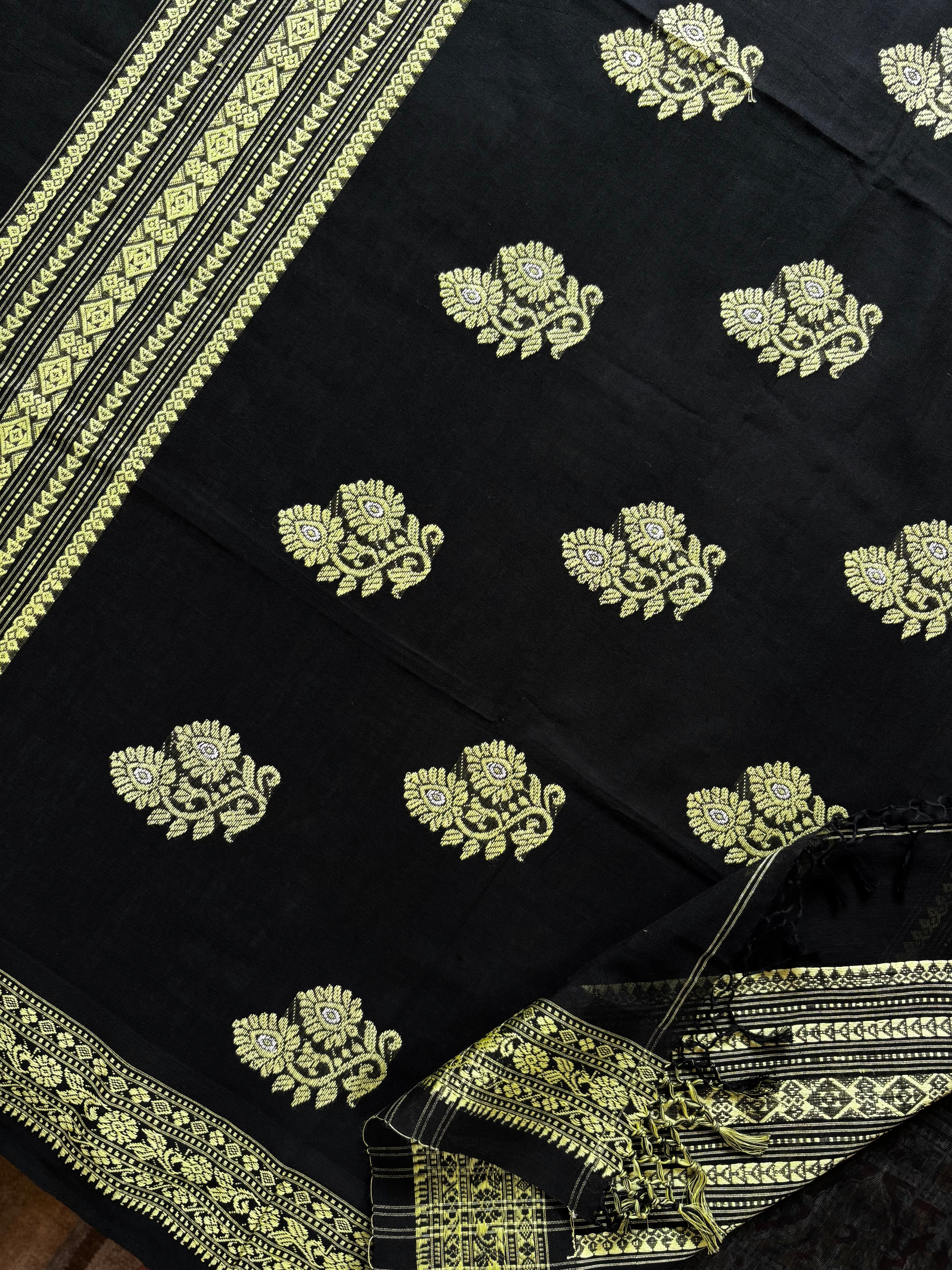 Handwoven Black Colour Phulia Cotton Saree