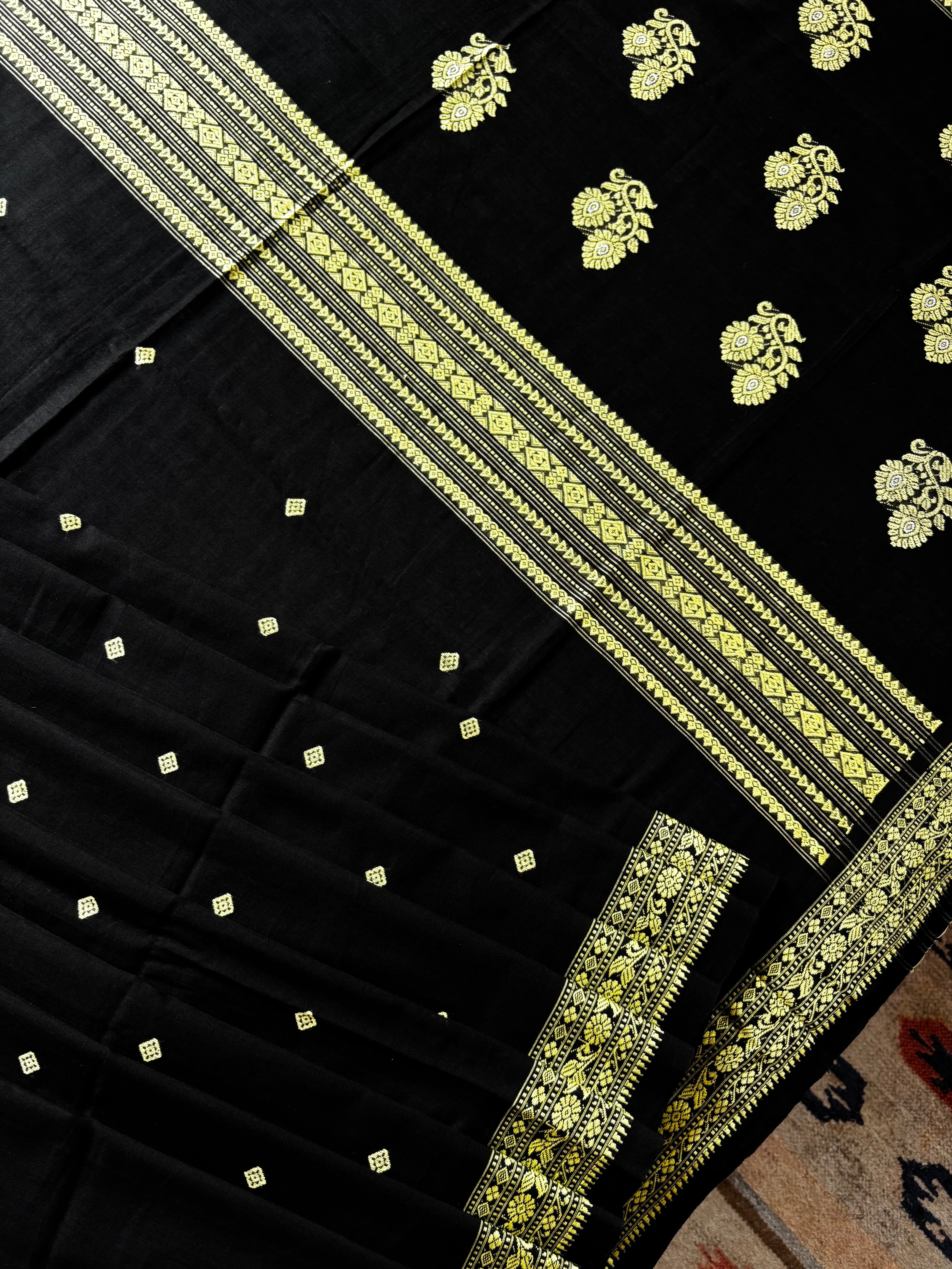 Handwoven Black Colour Phulia Cotton Saree