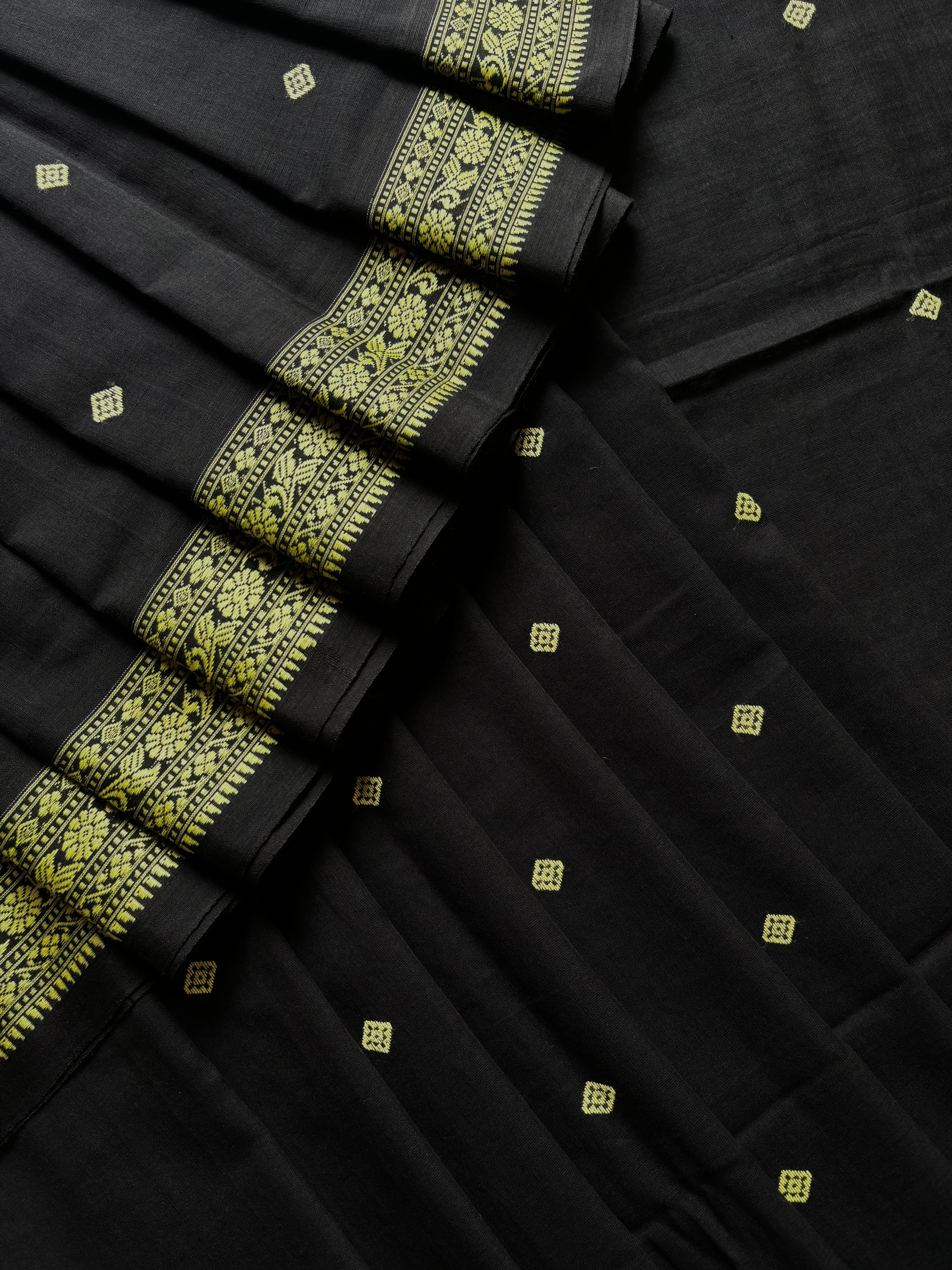 Handwoven Black Colour Phulia Cotton Saree