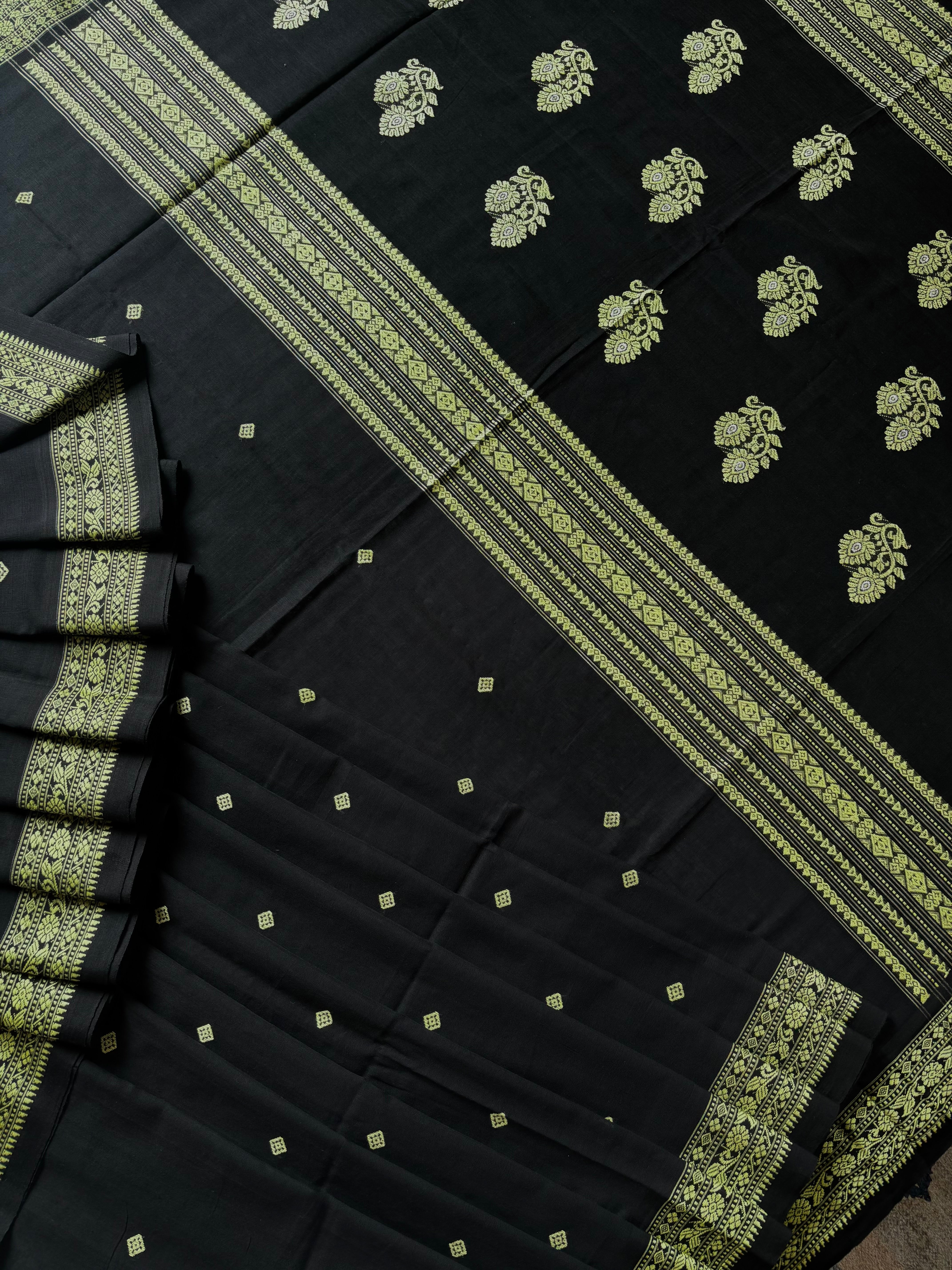 Handwoven Black Colour Phulia Cotton Saree