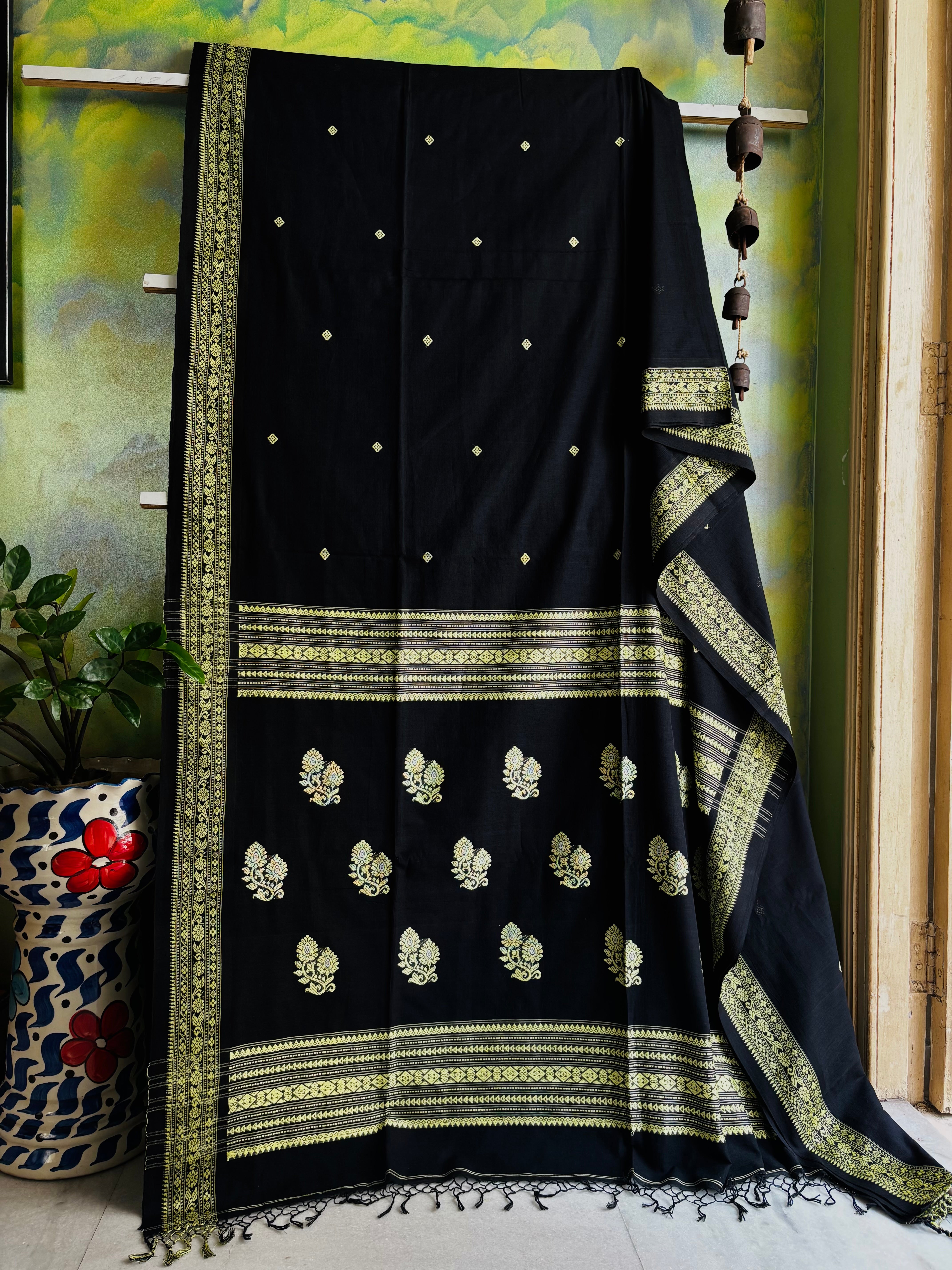 Handwoven Black Colour Phulia Cotton Saree