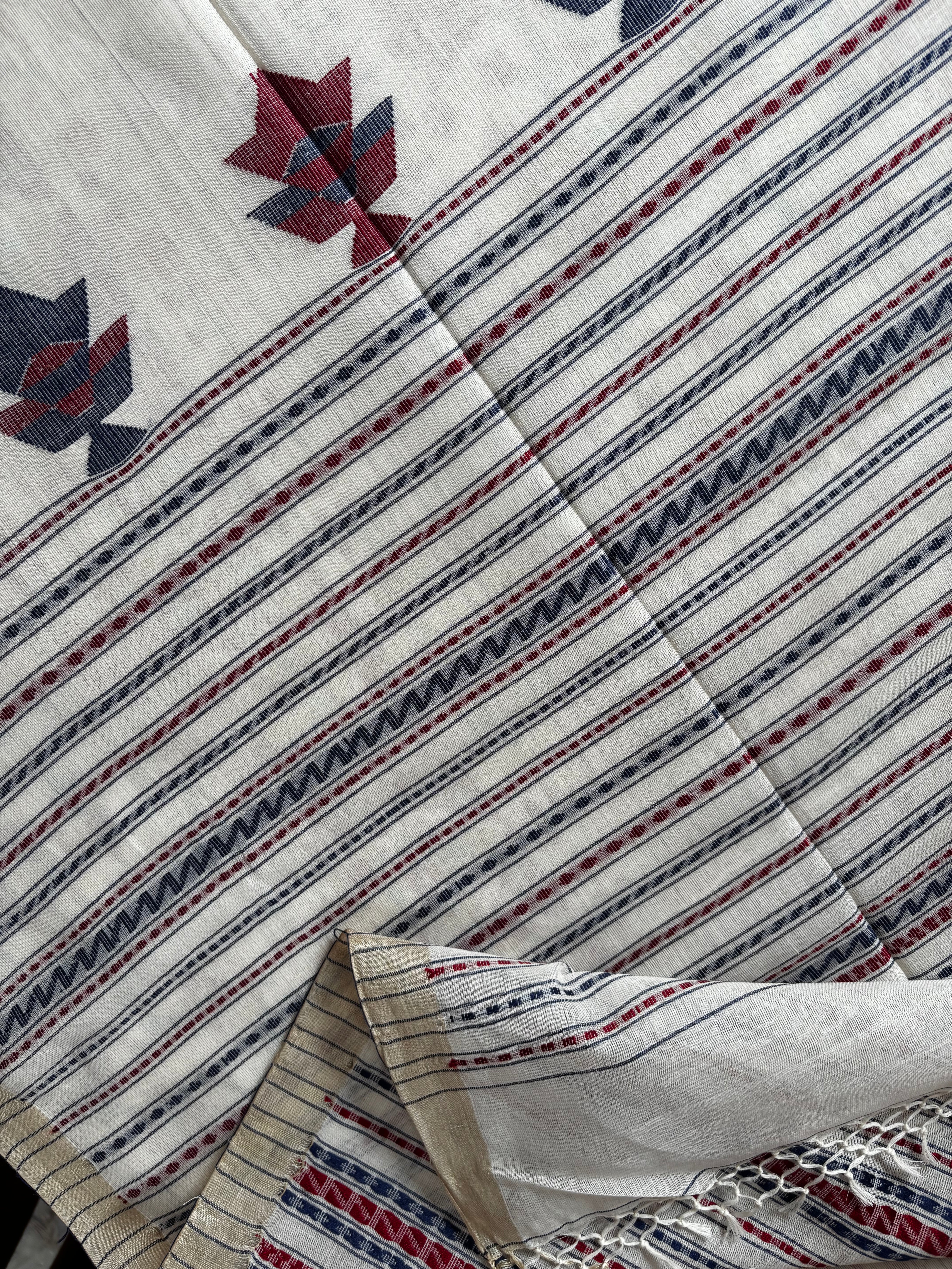 Handwoven Pearl White Colour Cotton Jamdani Saree