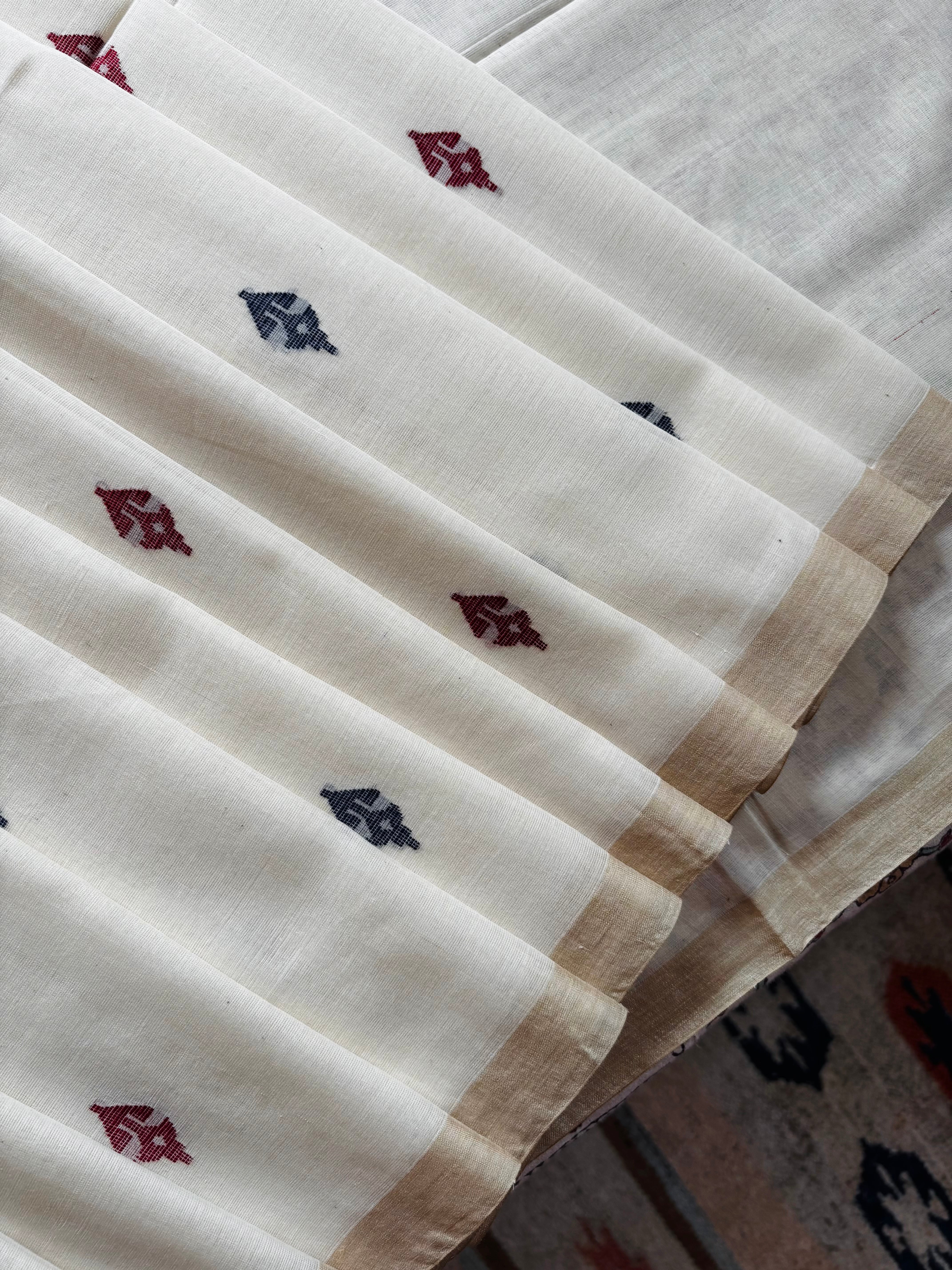 Handwoven Pearl White Colour Cotton Jamdani Saree