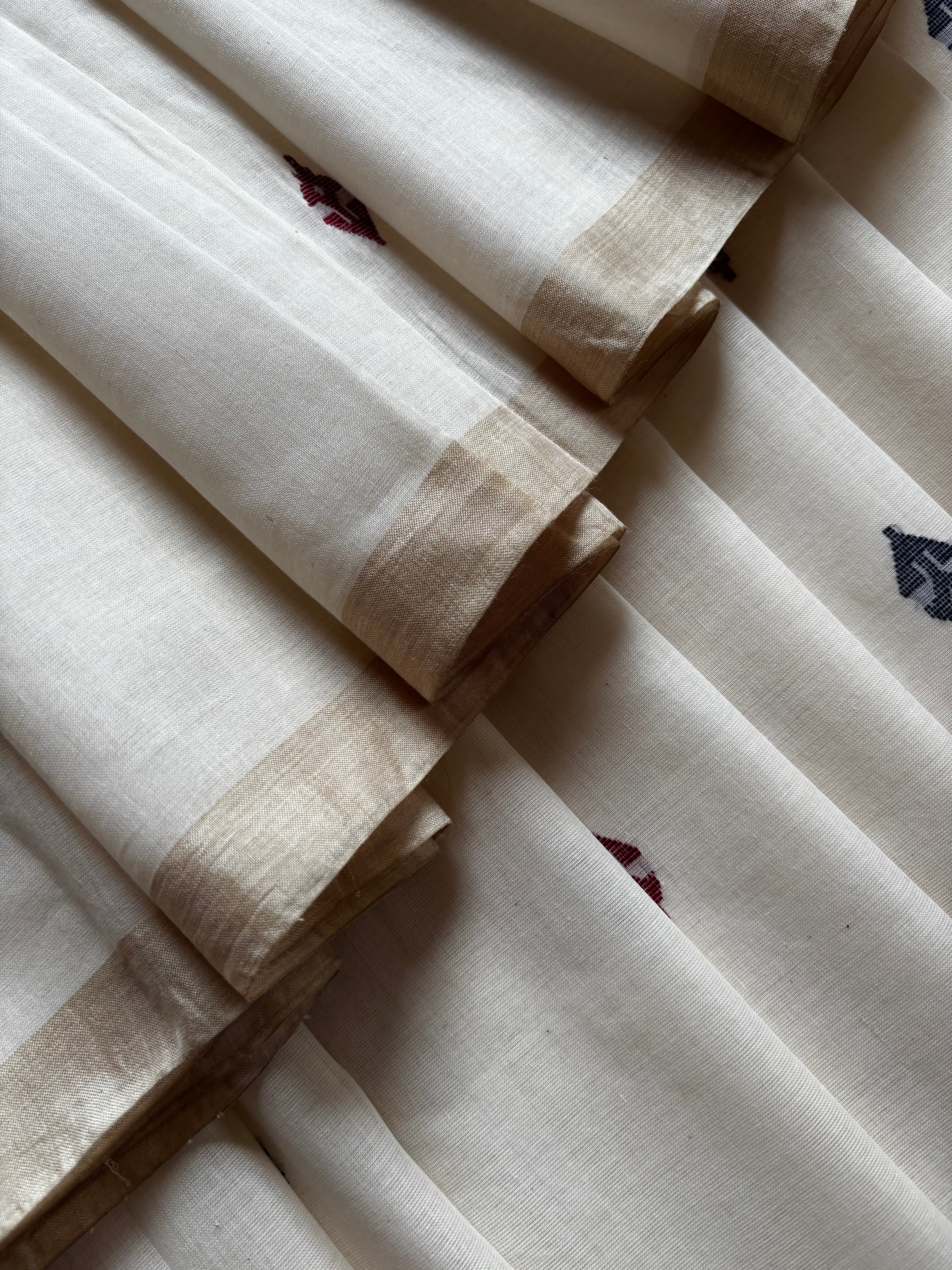 Handwoven Pearl White Colour Cotton Jamdani Saree