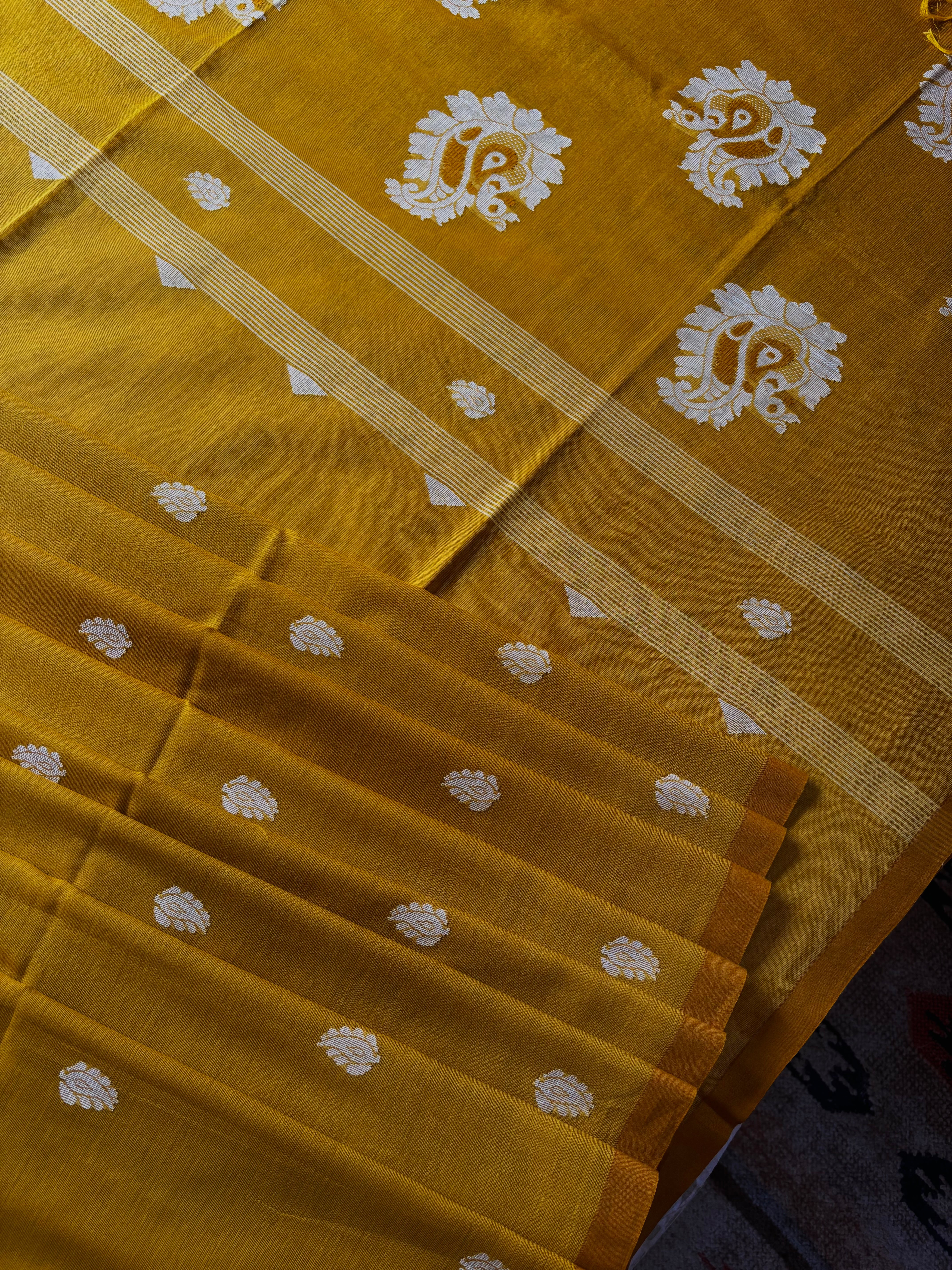 Handwoven Yellow Colour Cotton Jamdani Saree