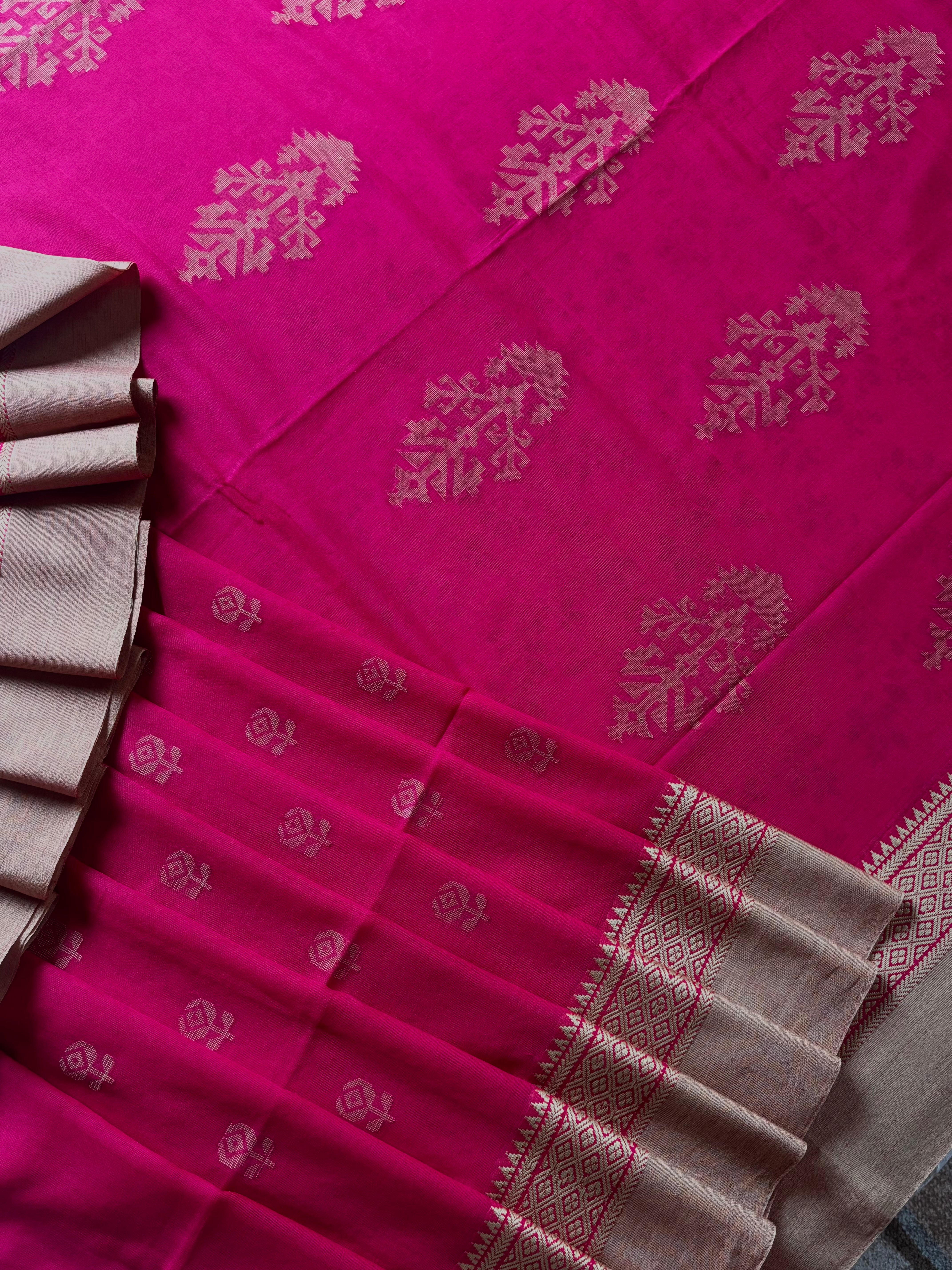 Handwoven Dual Toned Pink Colour Cotton Jamdani Saree