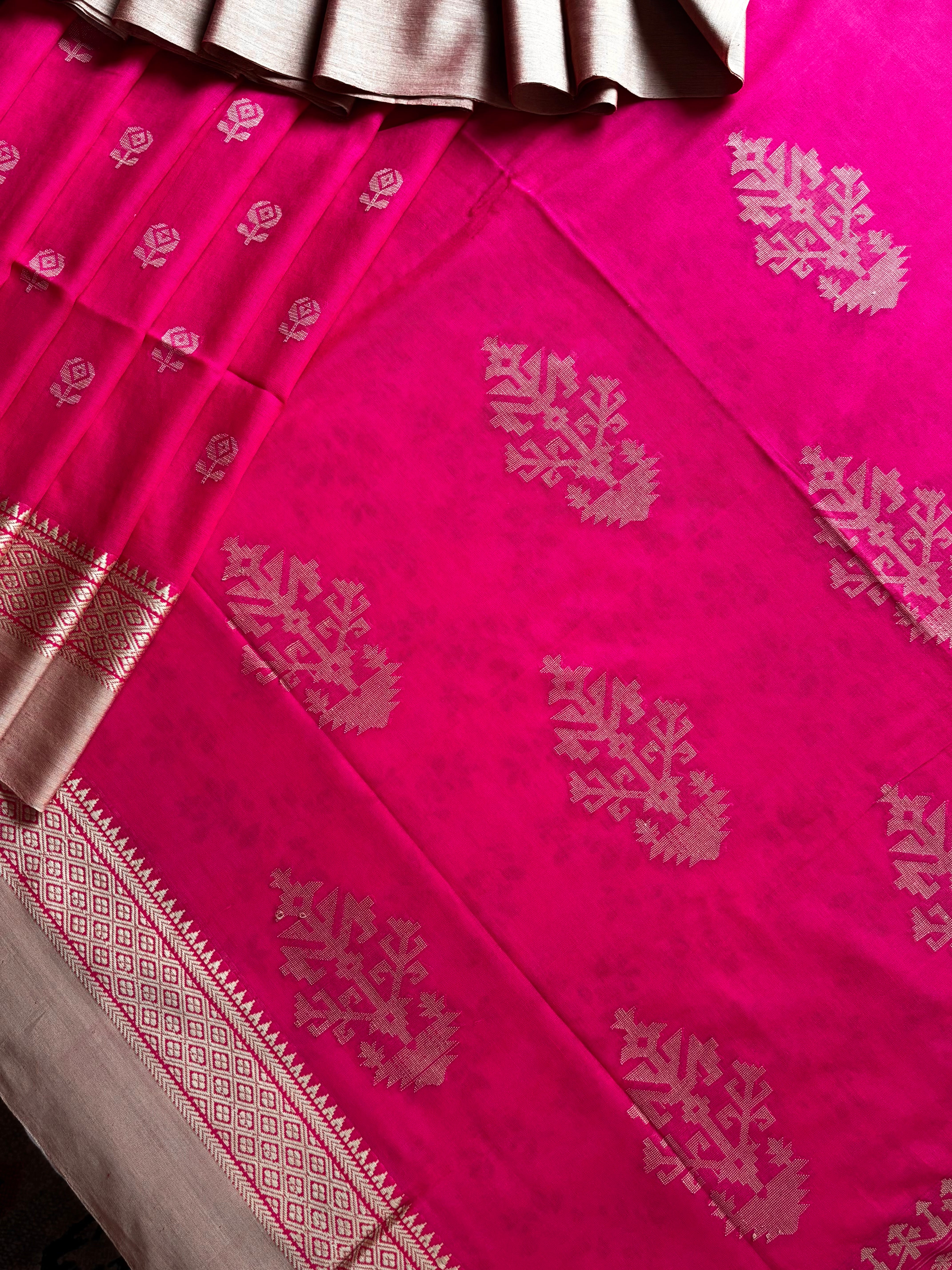 Handwoven Dual Toned Pink Colour Cotton Jamdani Saree