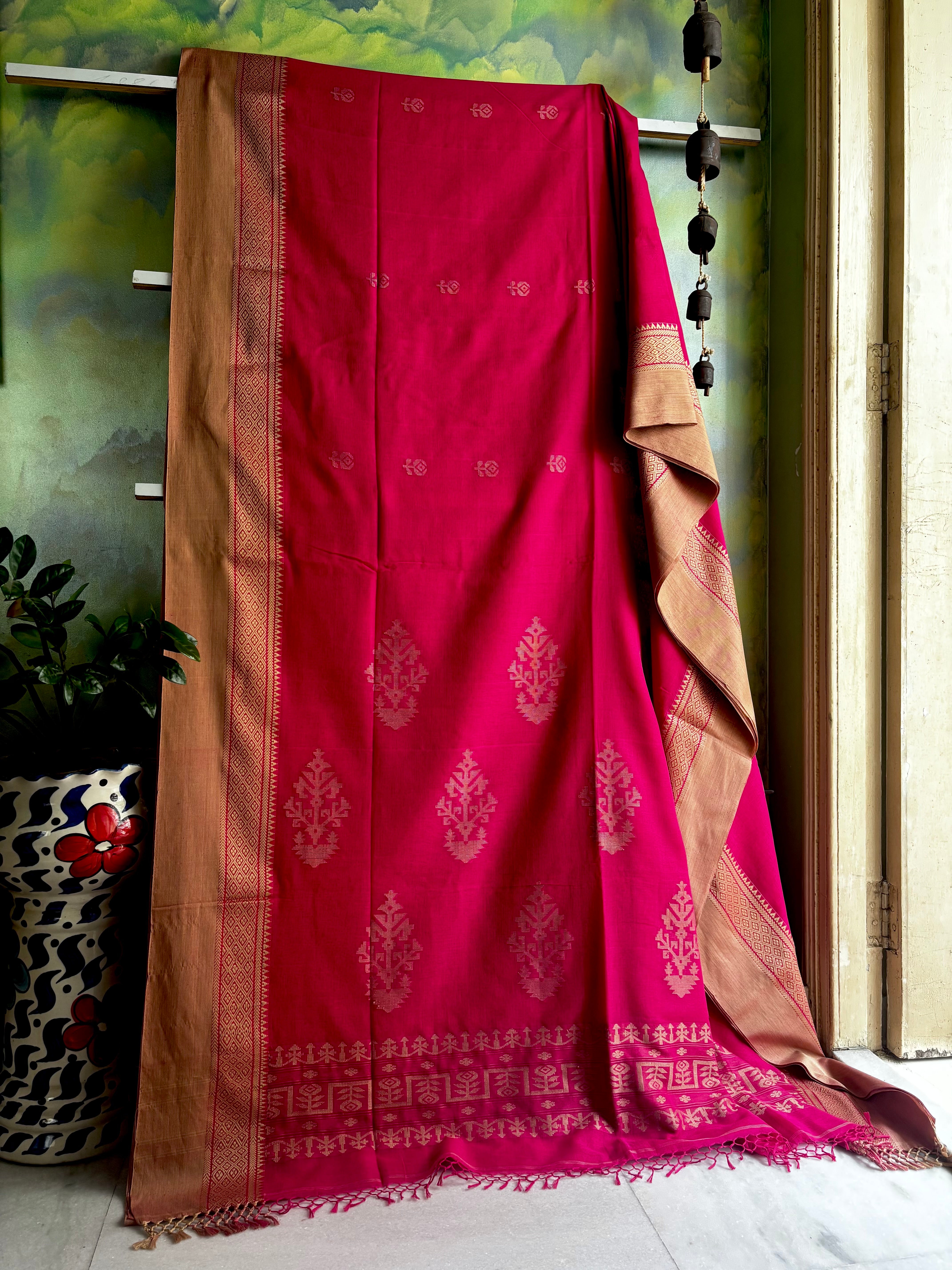 Handwoven Dual Toned Pink Colour Cotton Jamdani Saree