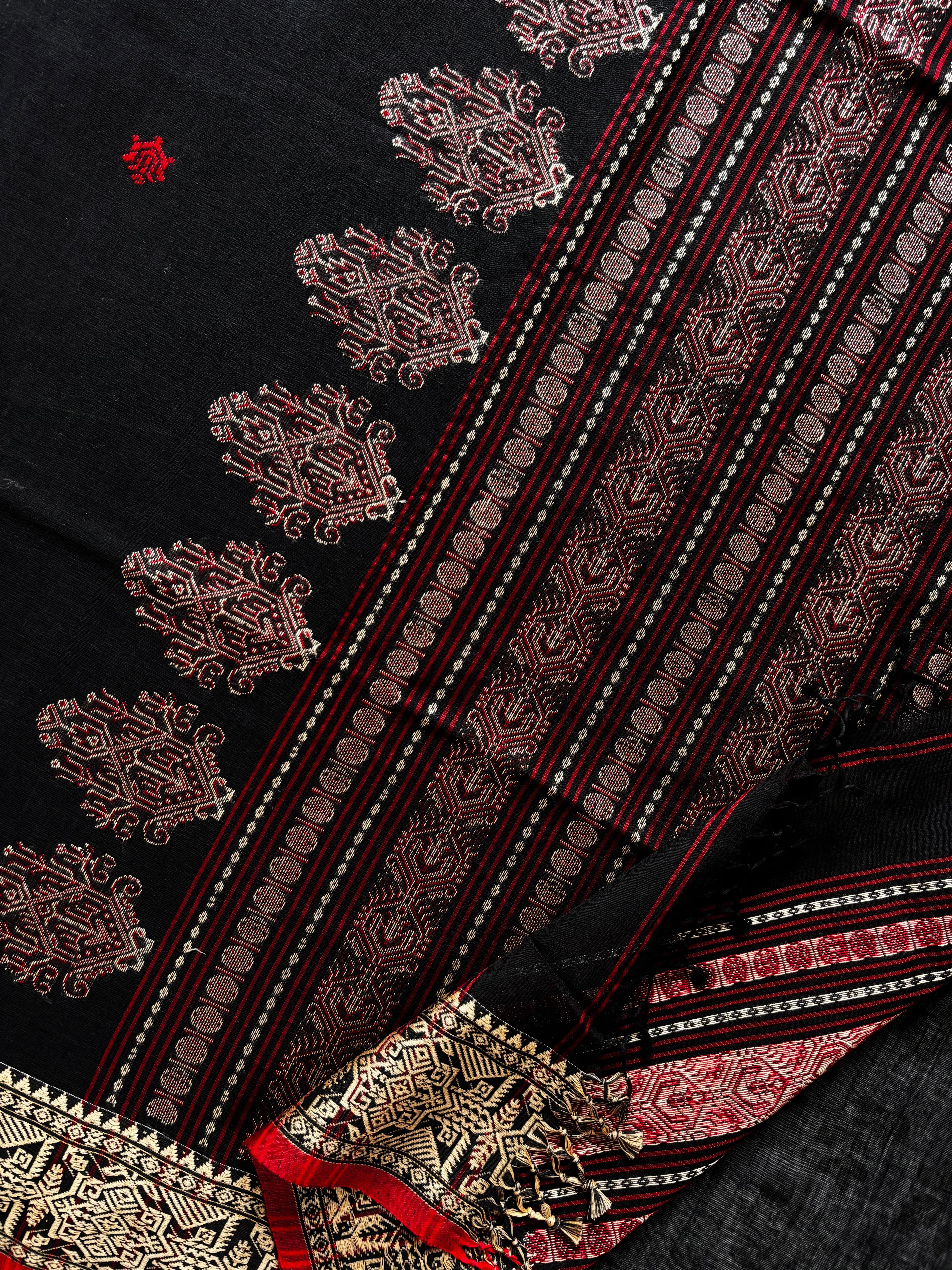 Handwoven Black Colour Phulia Cotton Saree