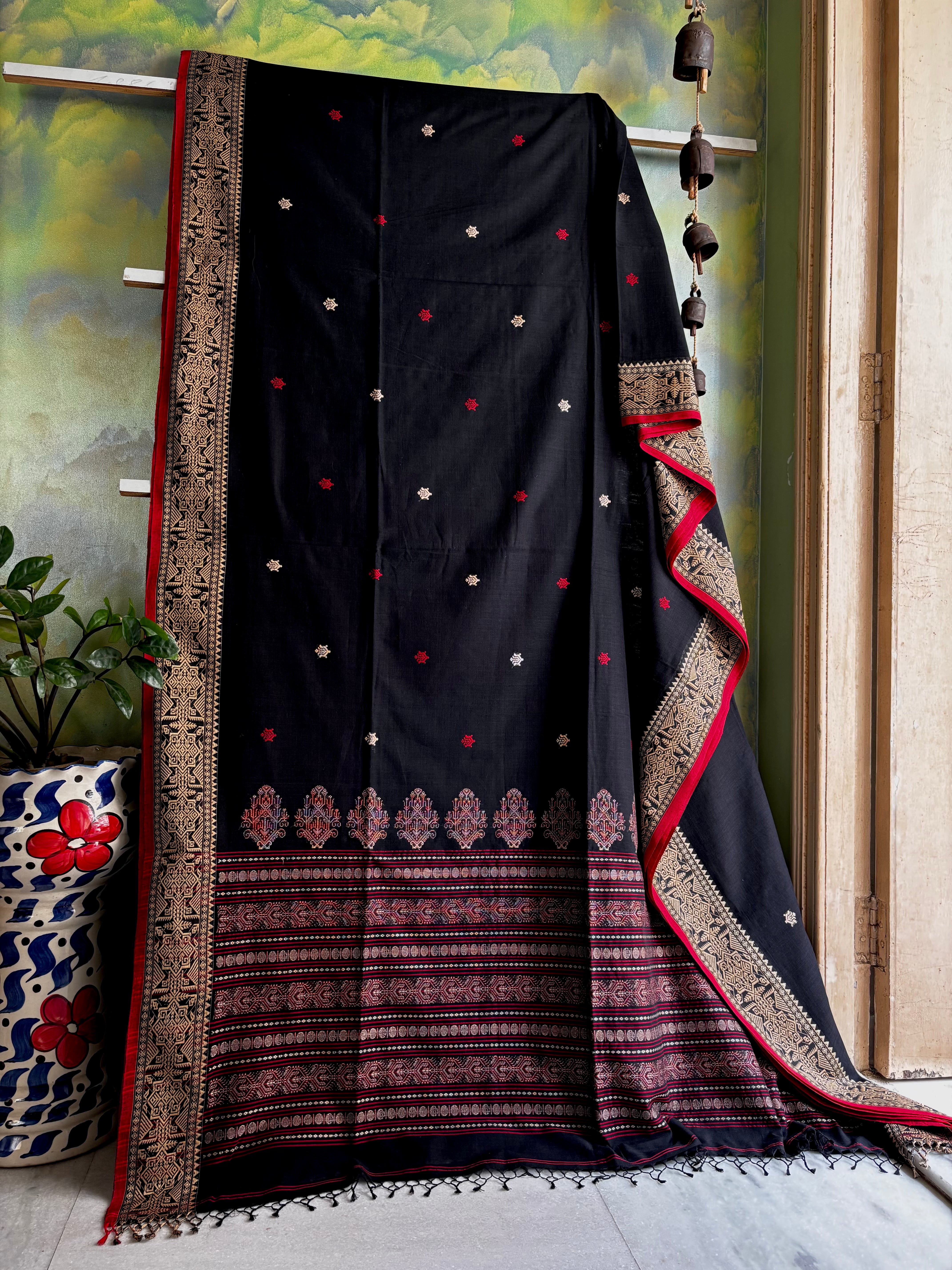 Handwoven Black Colour Phulia Cotton Saree