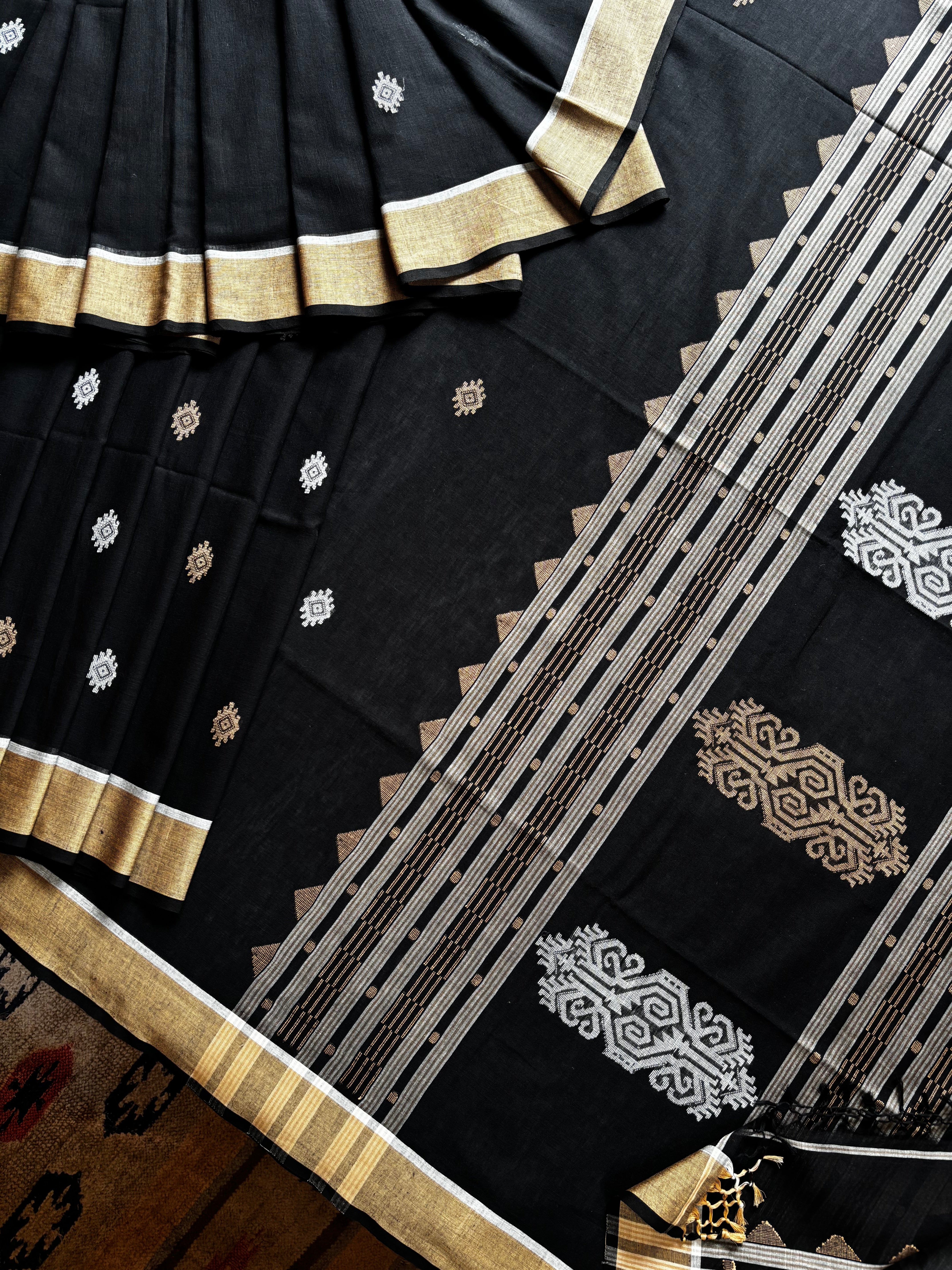 Handwoven Black Colour Cotton Jamdani Saree