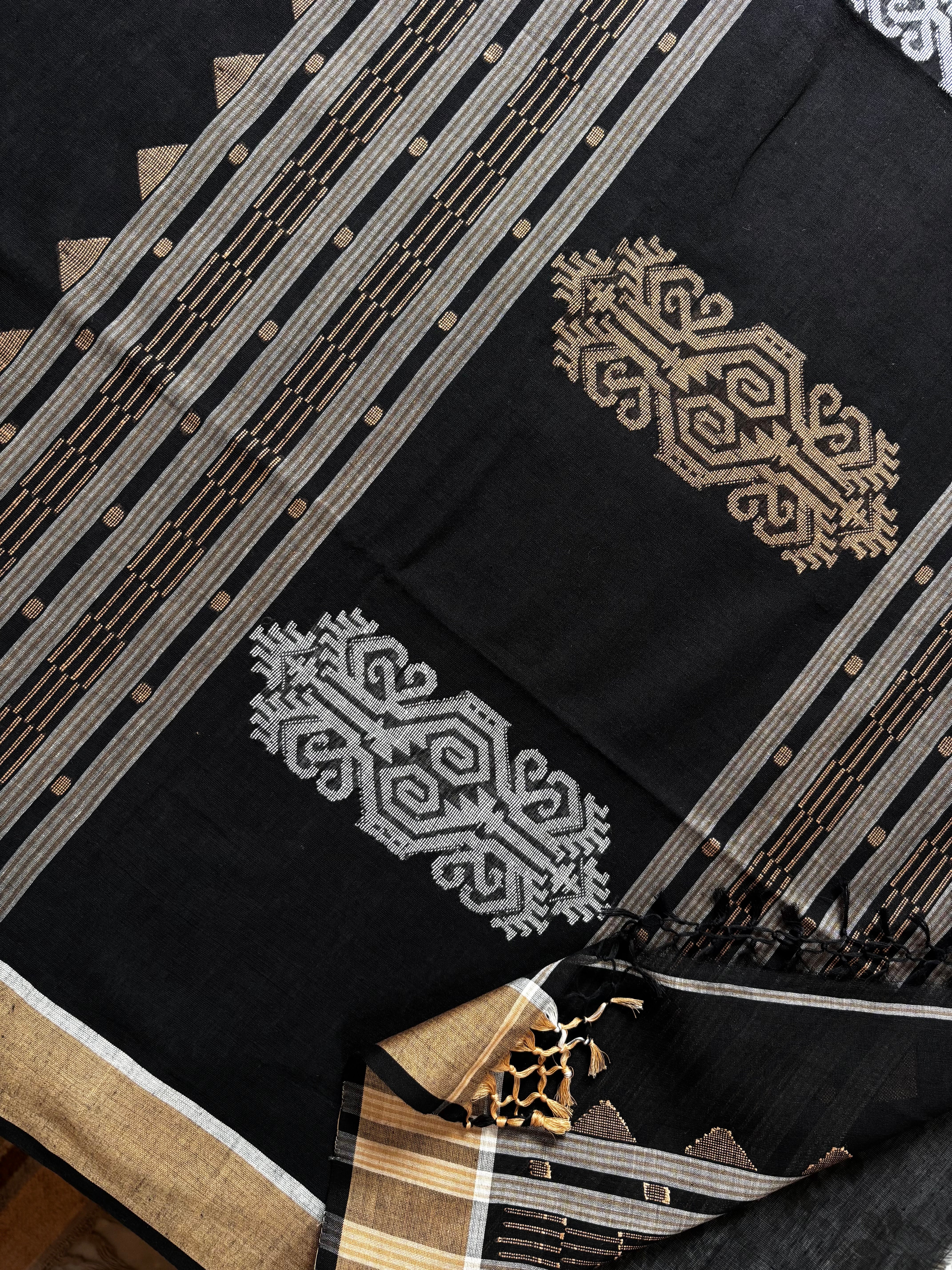 Handwoven Black Colour Cotton Jamdani Saree