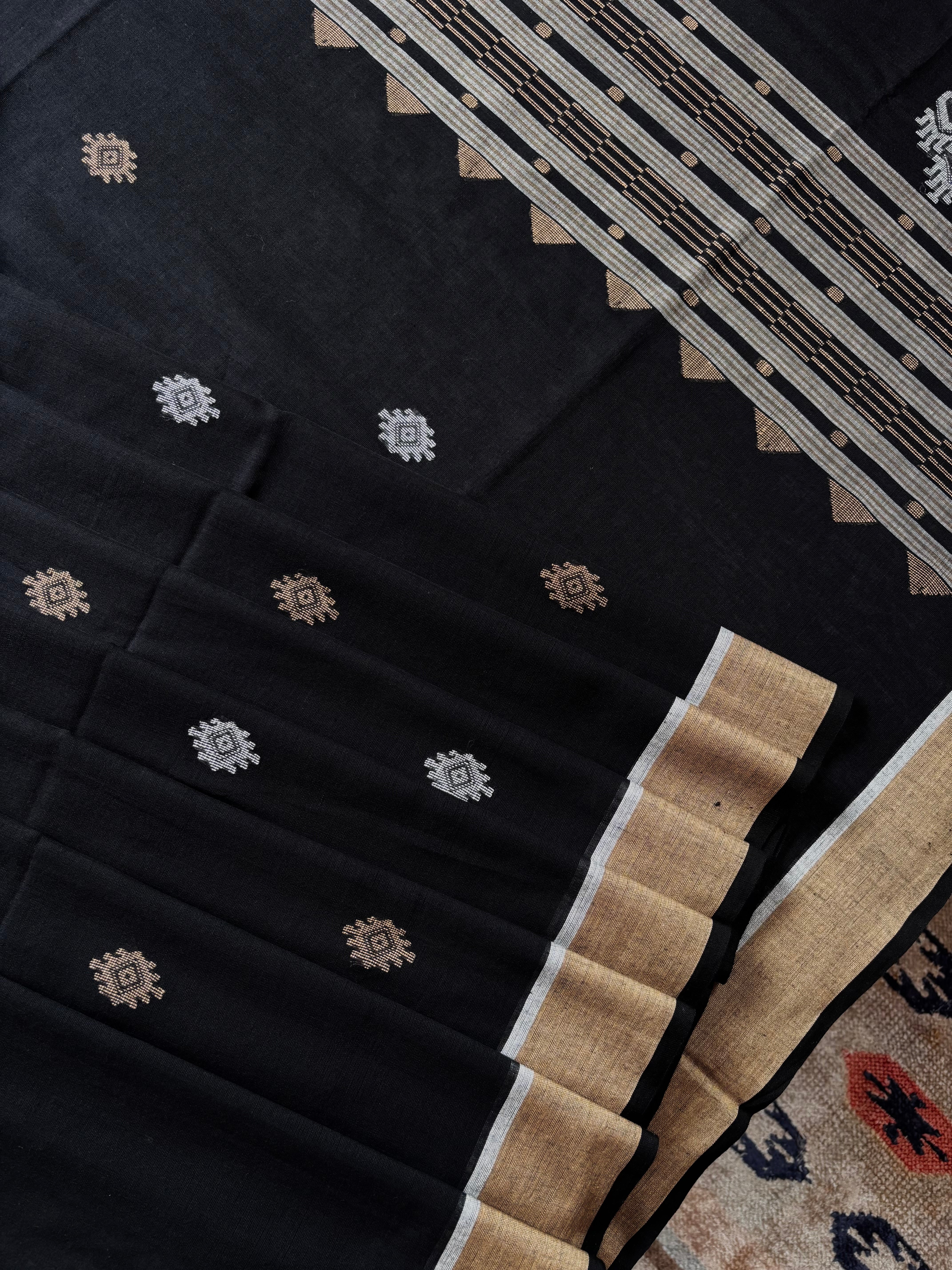 Handwoven Black Colour Cotton Jamdani Saree