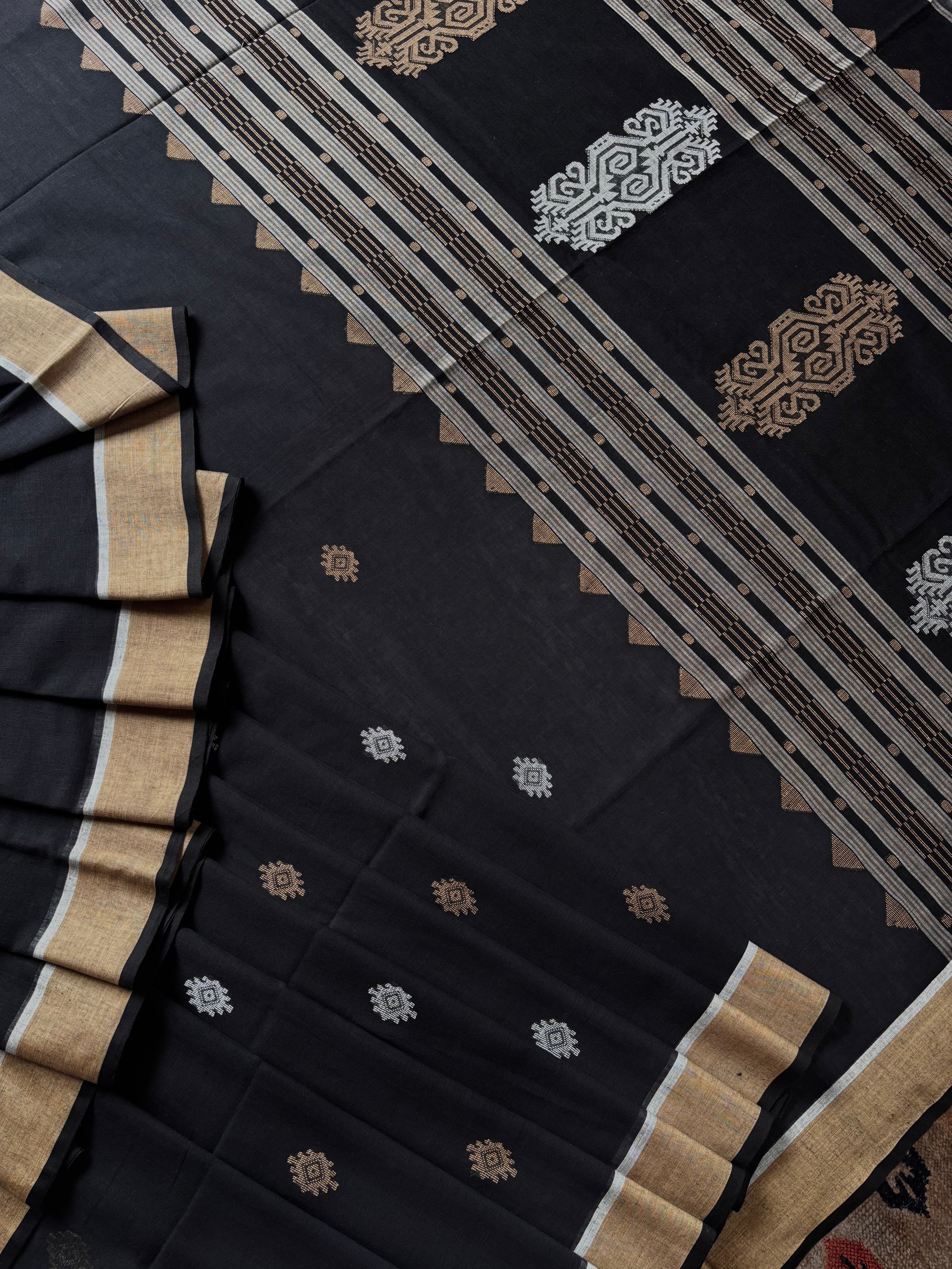Handwoven Black Colour Cotton Jamdani Saree