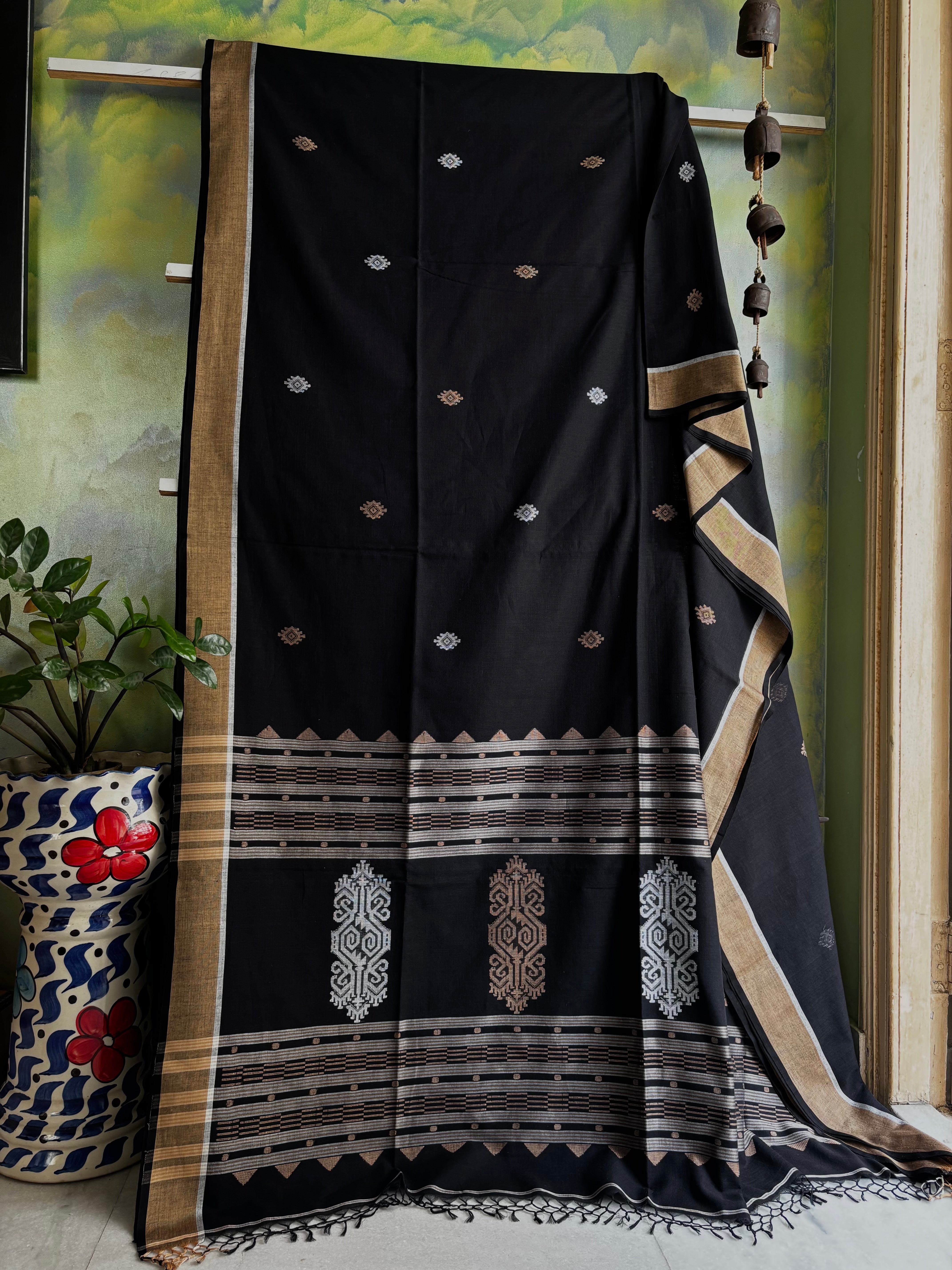 Handwoven Black Colour Cotton Jamdani Saree