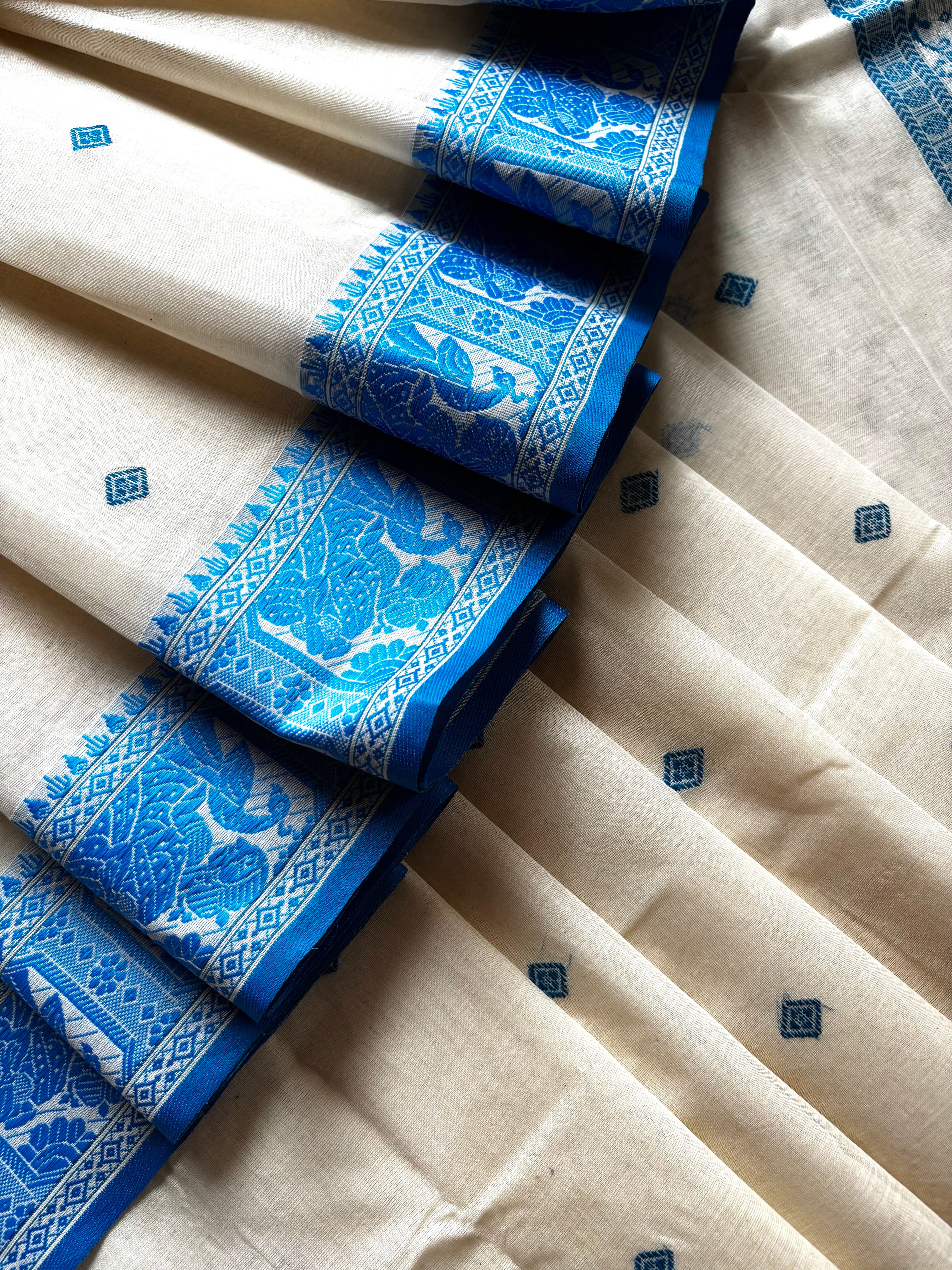 Handwoven Offwhite Colour Cotton Baluchari Saree