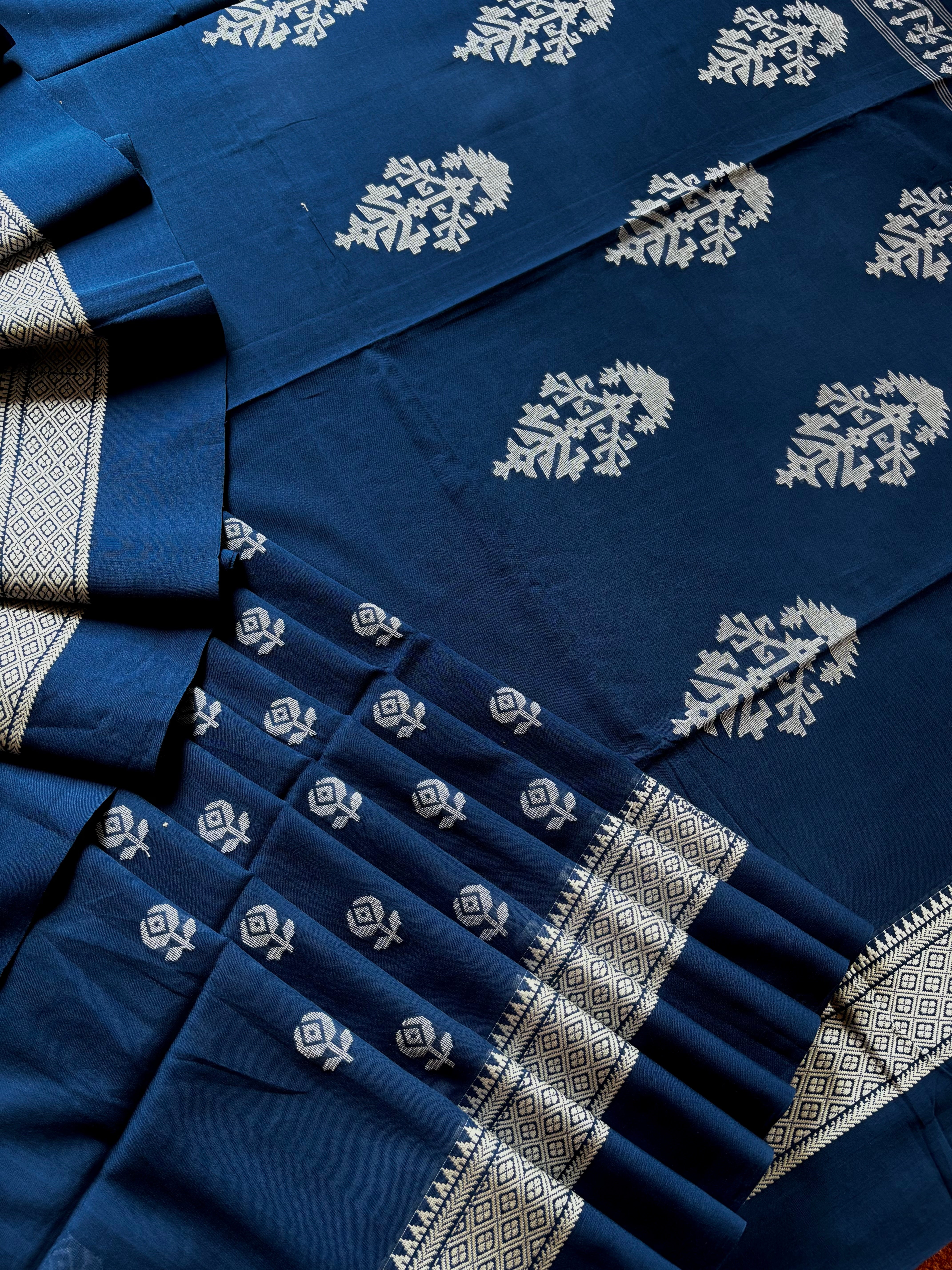 Handwoven Blue Phulia Cotton Jamdani Saree