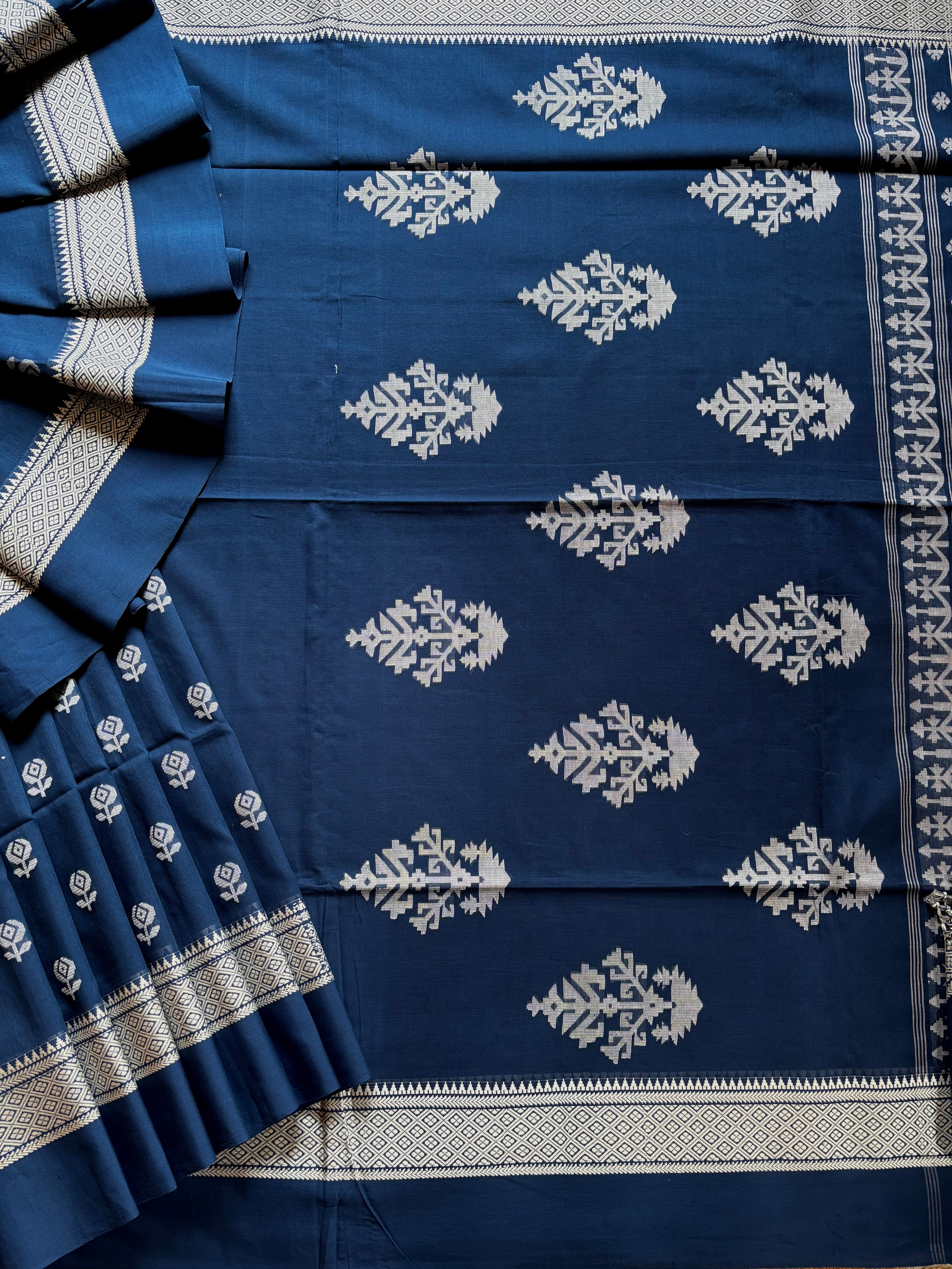Handwoven Blue Phulia Cotton Jamdani Saree