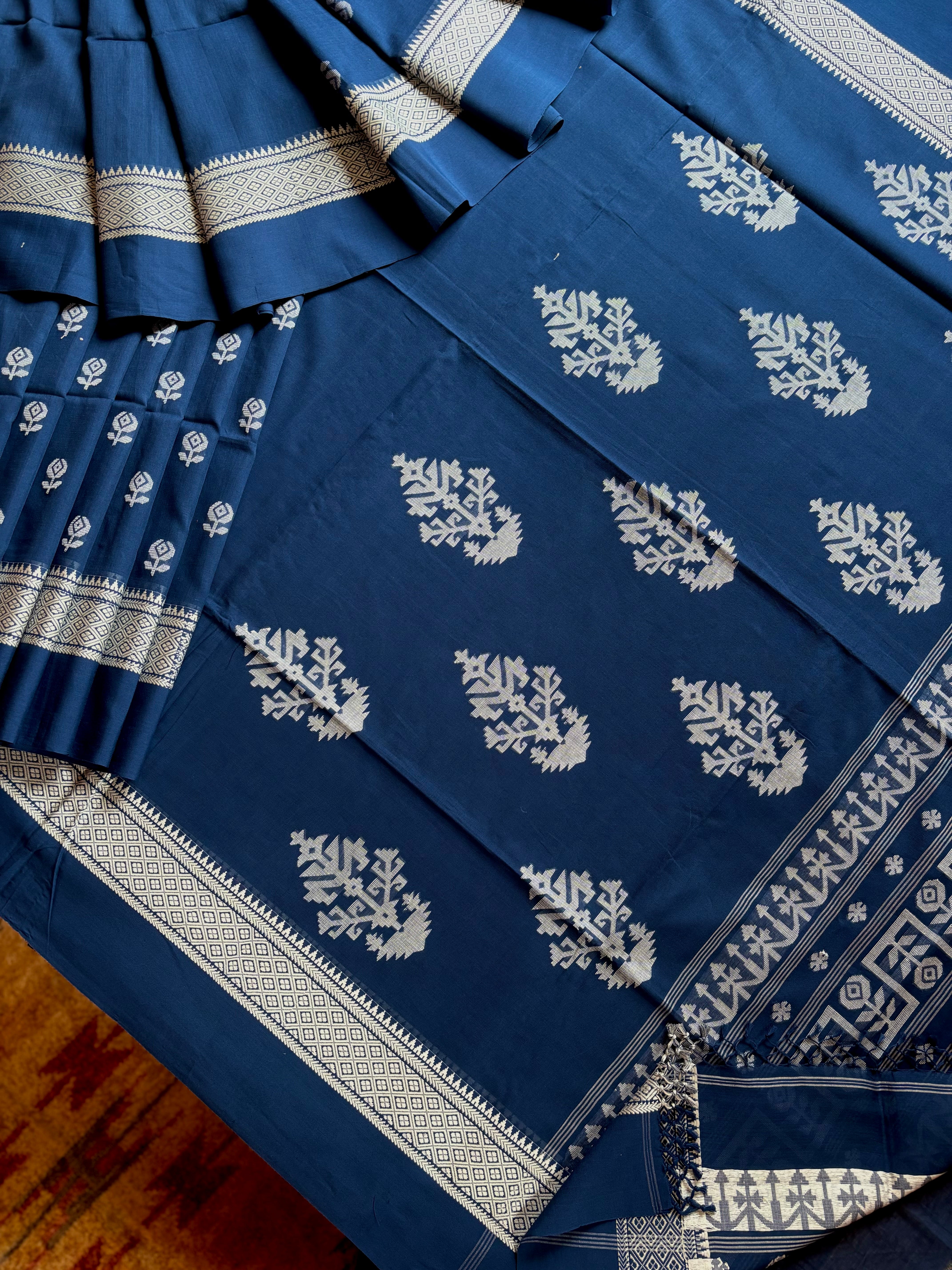 Handwoven Blue Phulia Cotton Jamdani Saree