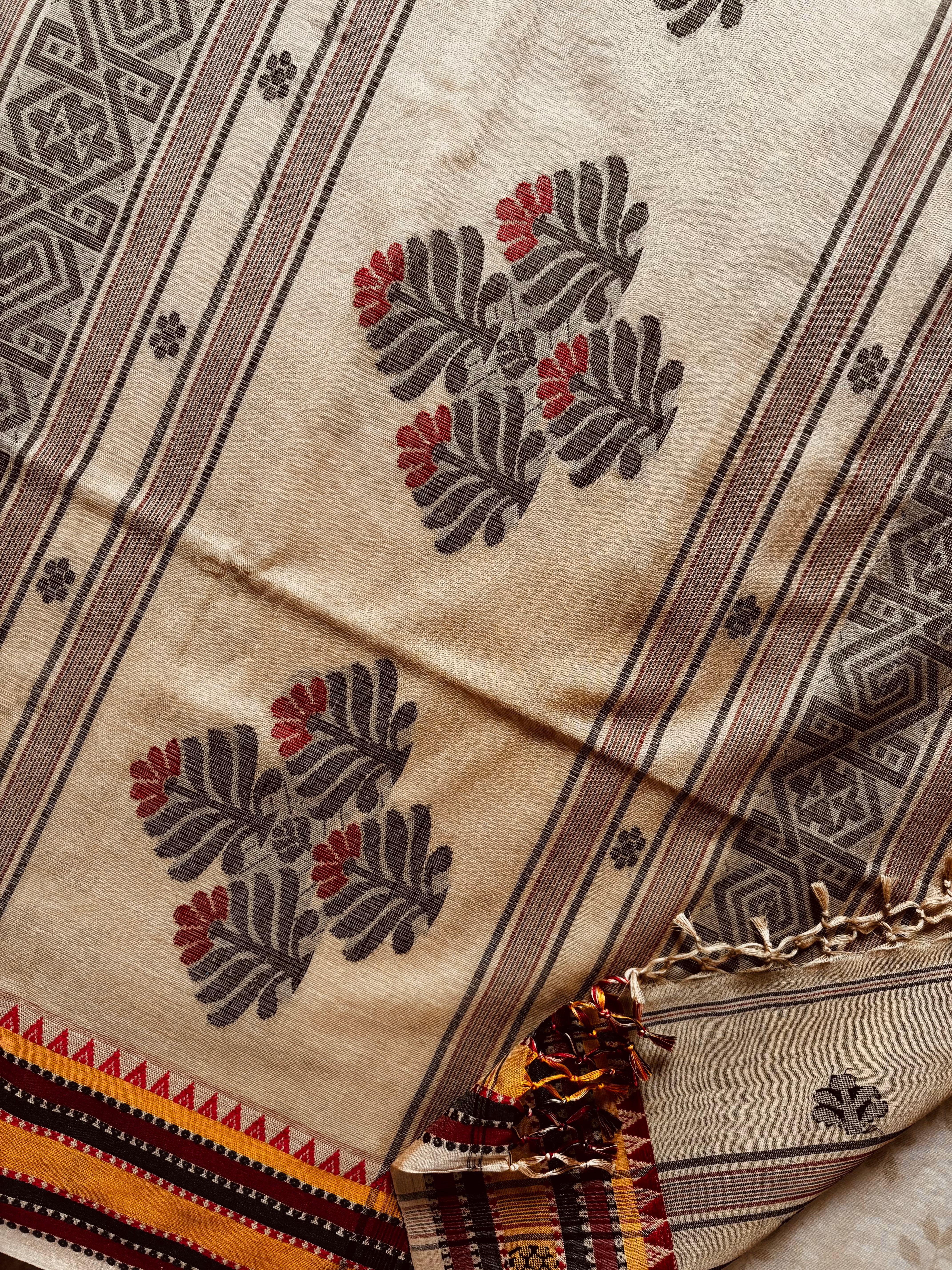 Handwoven Tussar Colour Cotton Jamdani Saree