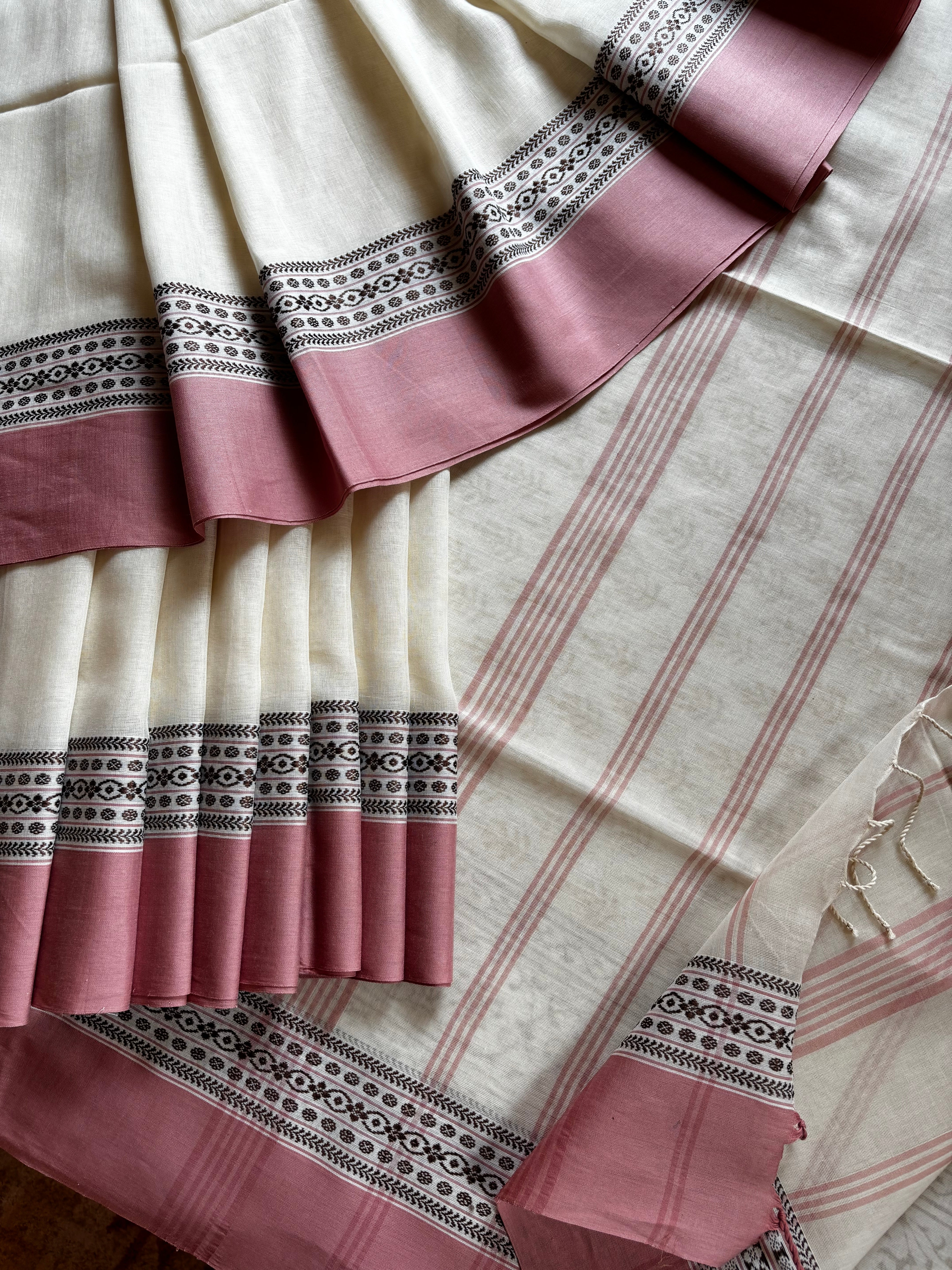Handwoven Offwhite Dusty Pink Phulia Cotton Saree