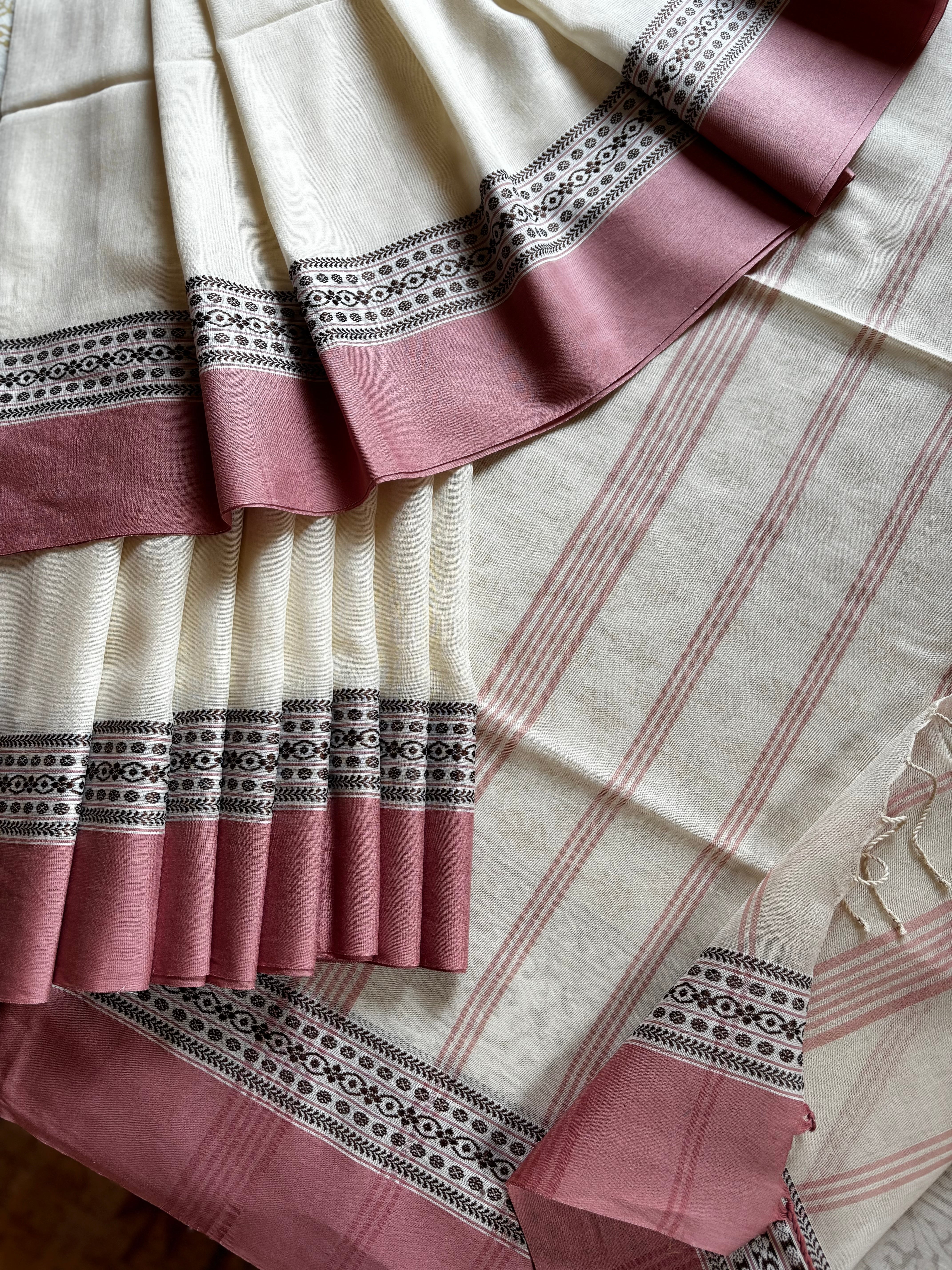 Handwoven Offwhite Dusty Pink Phulia Cotton Saree