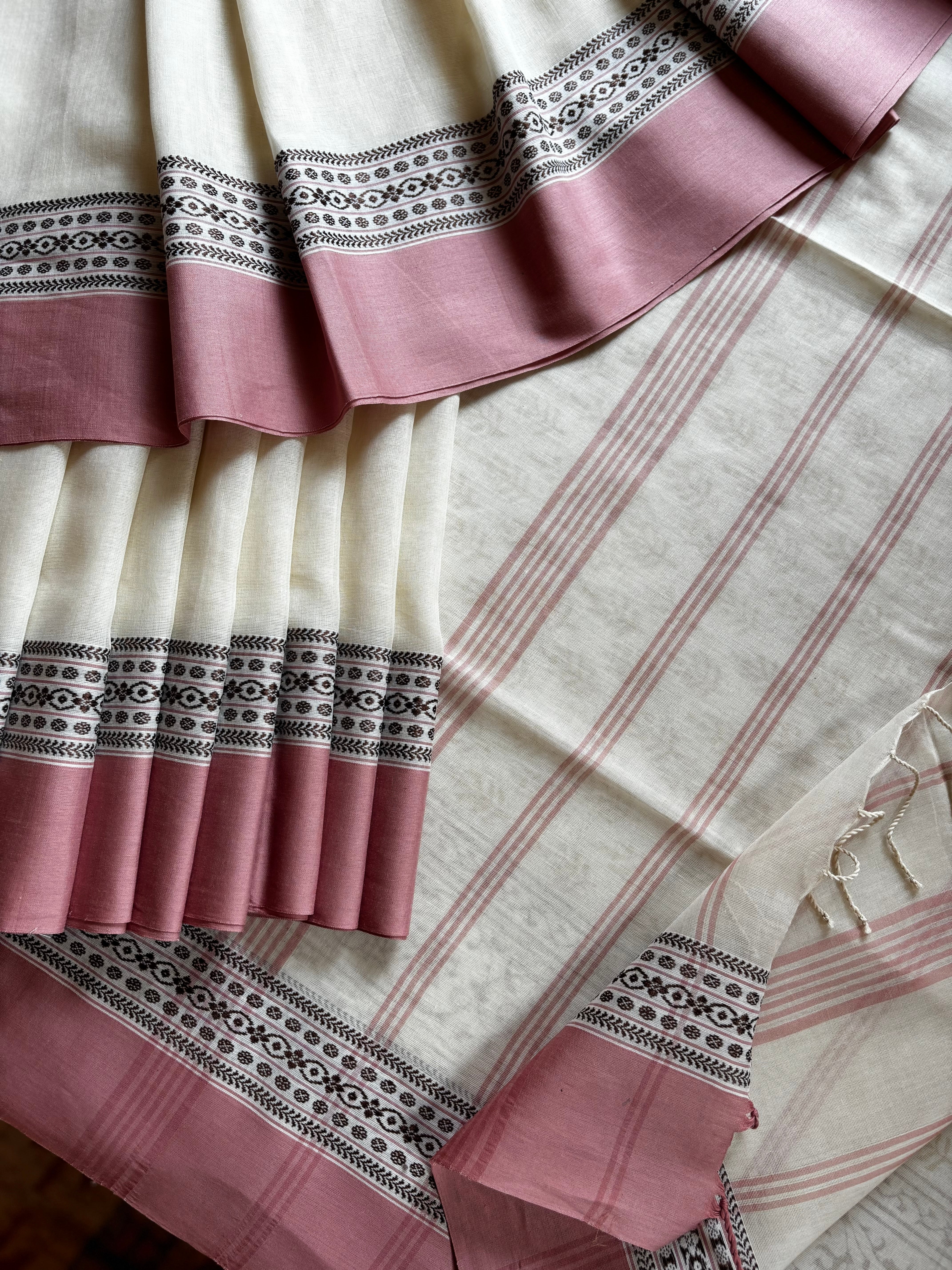 Handwoven Offwhite Dusty Pink Phulia Cotton Saree